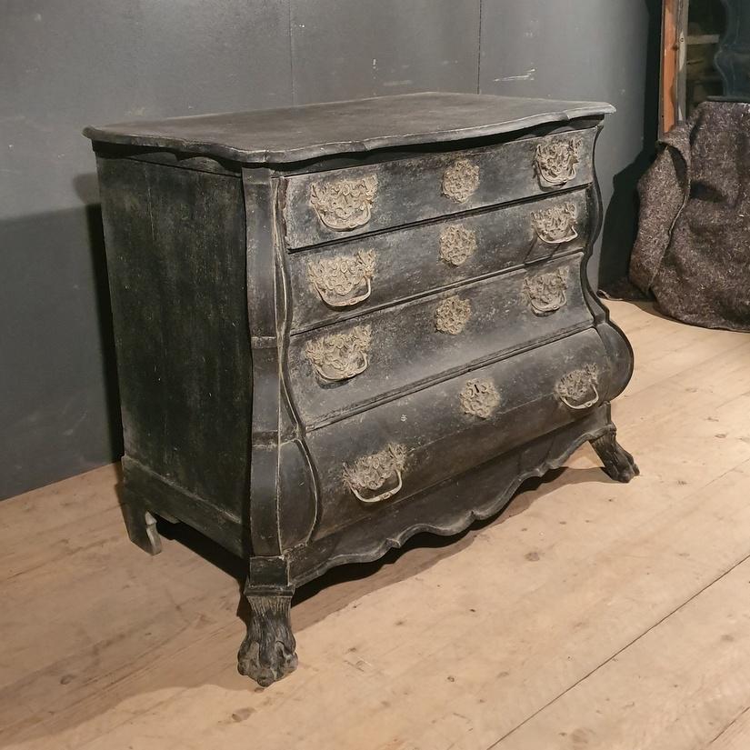 Good 18th century Dutch bombe 4-drawer commode painted in a distressed black, 1780.



Dimensions:
44 inches (112 cms) wide
24 inches (61 cms) deep
34 inches (86 cms) high.