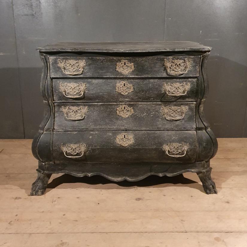 dutch bombe commode