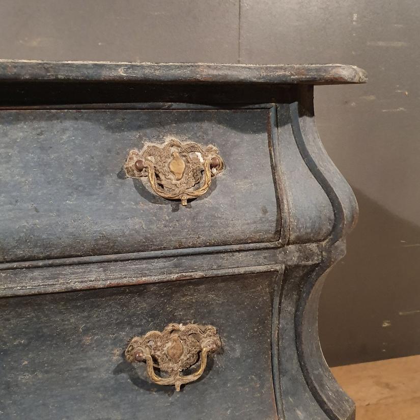18th Century Dutch Painted Bombe Commode In Good Condition In Leamington Spa, Warwickshire