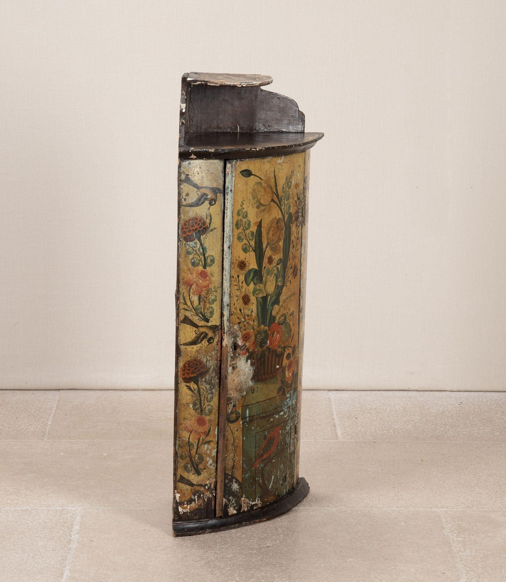 Holländischer bemalter Eckschrank aus dem 18. (Volkskunst) im Angebot