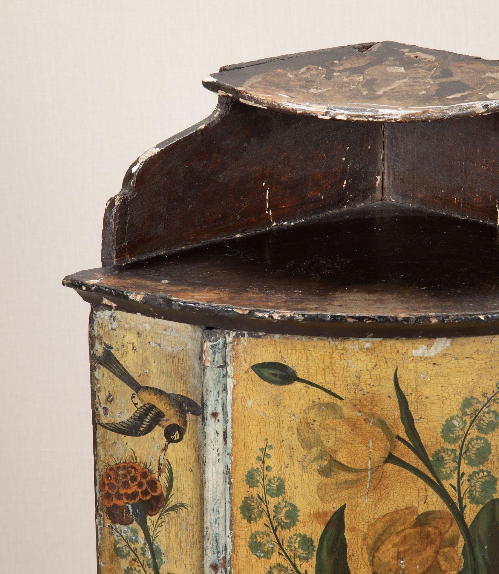 Holländischer bemalter Eckschrank aus dem 18. (Handbemalt) im Angebot