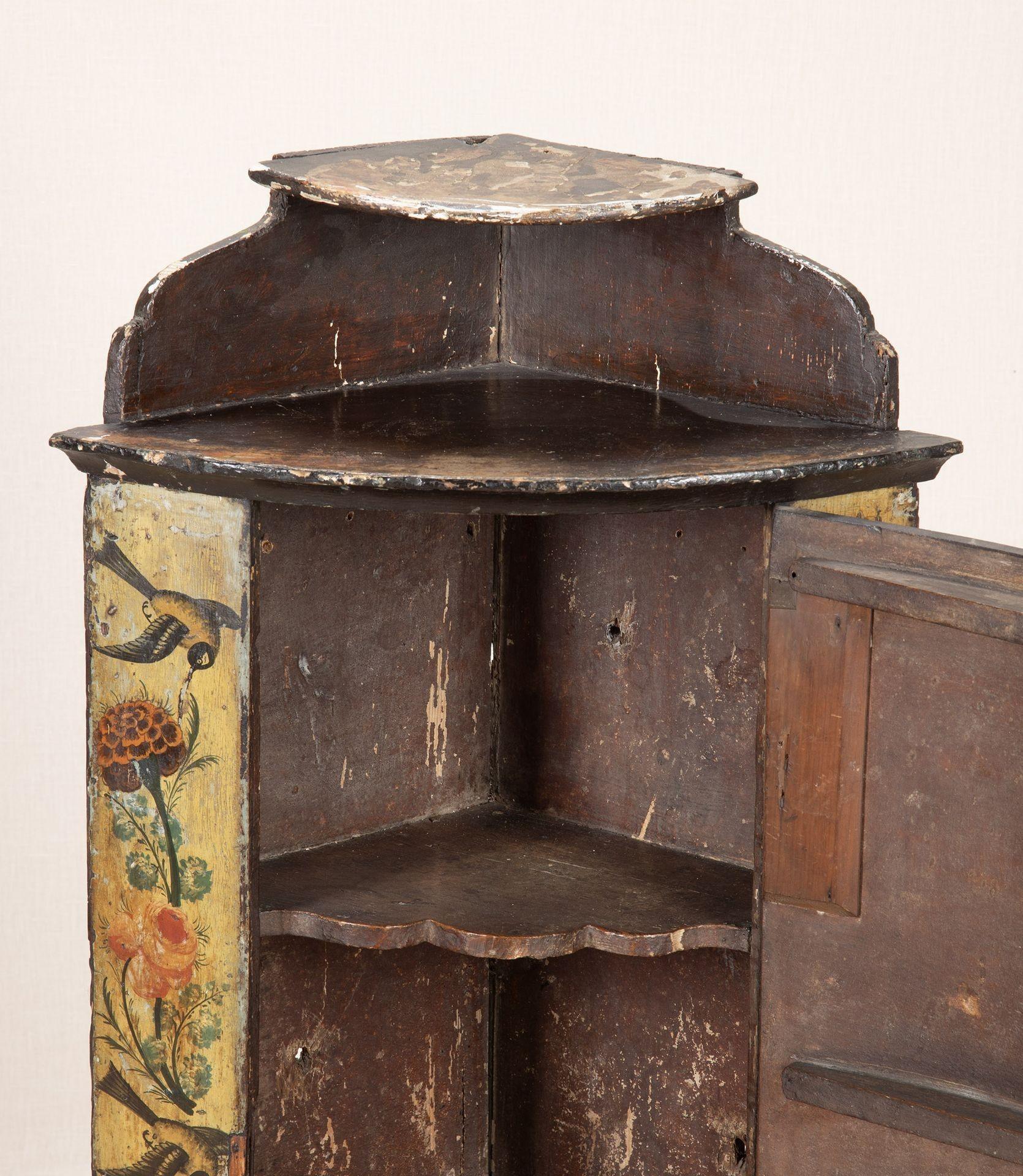 Holländischer bemalter Eckschrank aus dem 18. im Zustand „Relativ gut“ im Angebot in Gloucestershire, GB