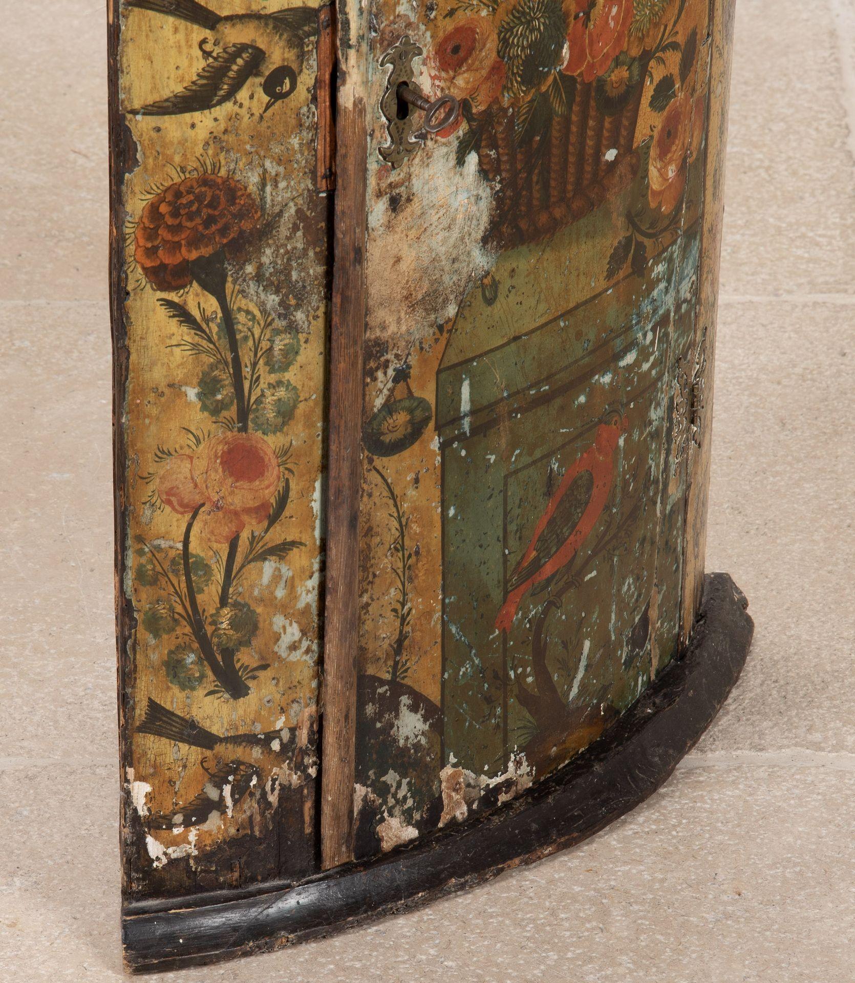 Holländischer bemalter Eckschrank aus dem 18. (Holz) im Angebot