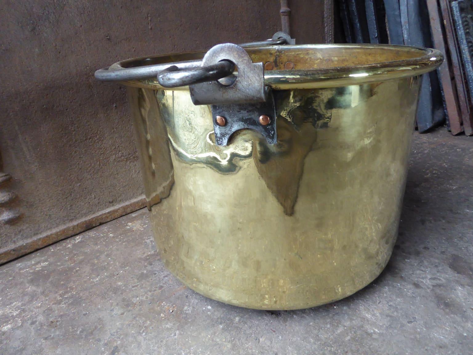18th Century Dutch Polished Brass Firewood Basket Louis XV Period For Sale 4
