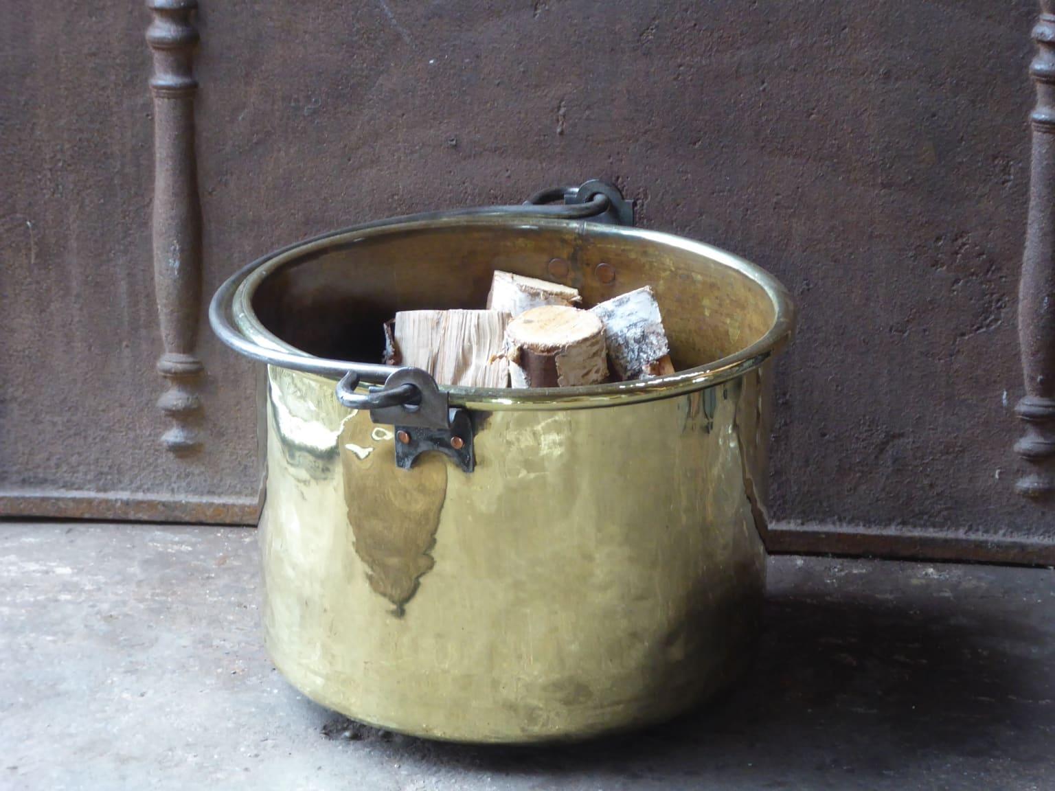 18th Century Dutch Polished Brass Firewood Basket Louis XV Period For Sale 8