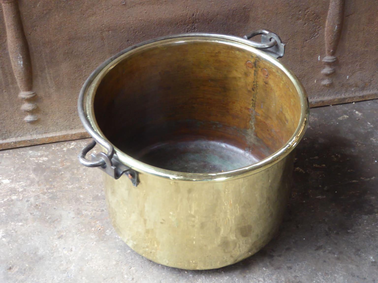 18th Century Dutch Polished Brass Firewood Basket Louis XV Period In Good Condition For Sale In Soest, NL