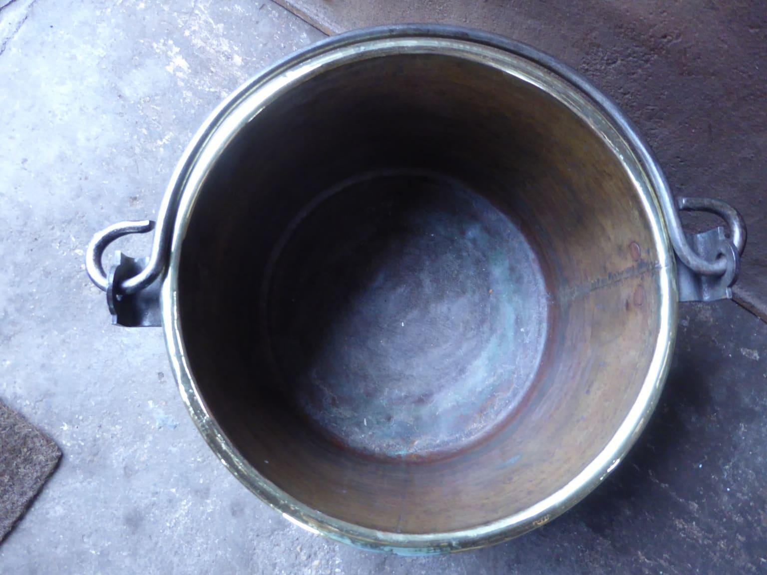 18th Century Dutch Polished Brass Firewood Basket Louis XV Period For Sale 3