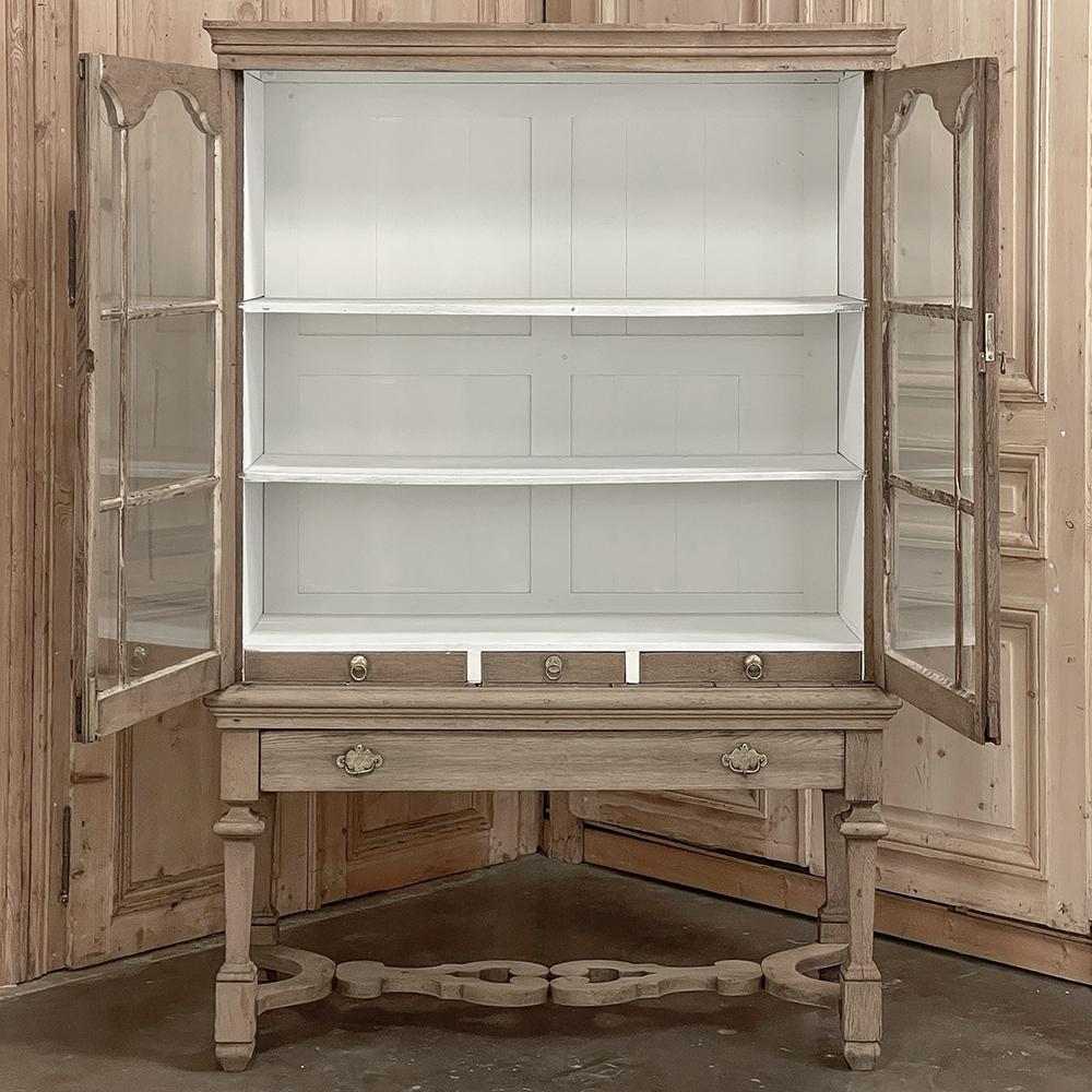 18th Century Dutch Raised Cabinet ~ Bookcase in Stripped Oak In Good Condition For Sale In Dallas, TX
