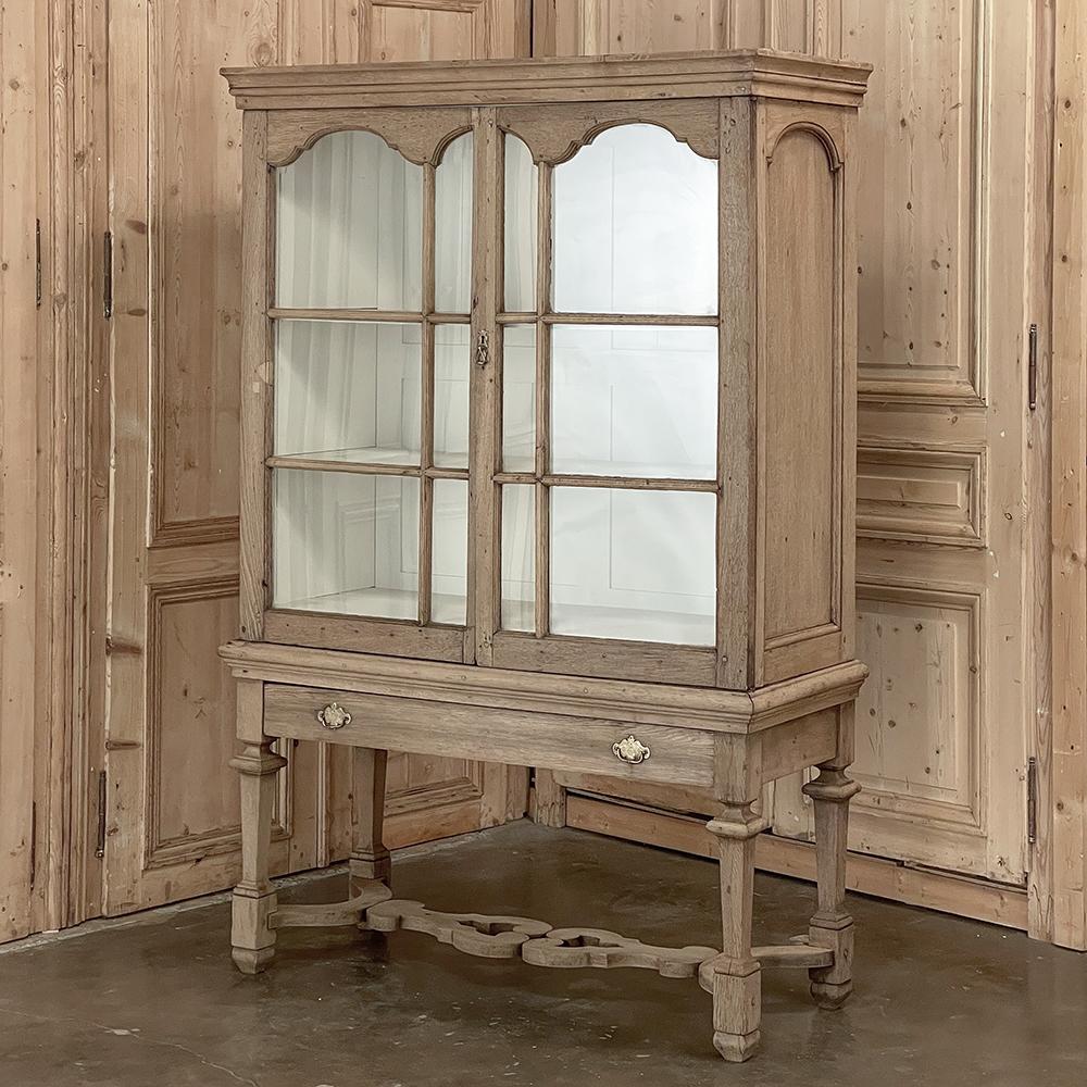 18th Century Dutch Raised Cabinet ~ Bookcase in Stripped Oak In Good Condition In Dallas, TX