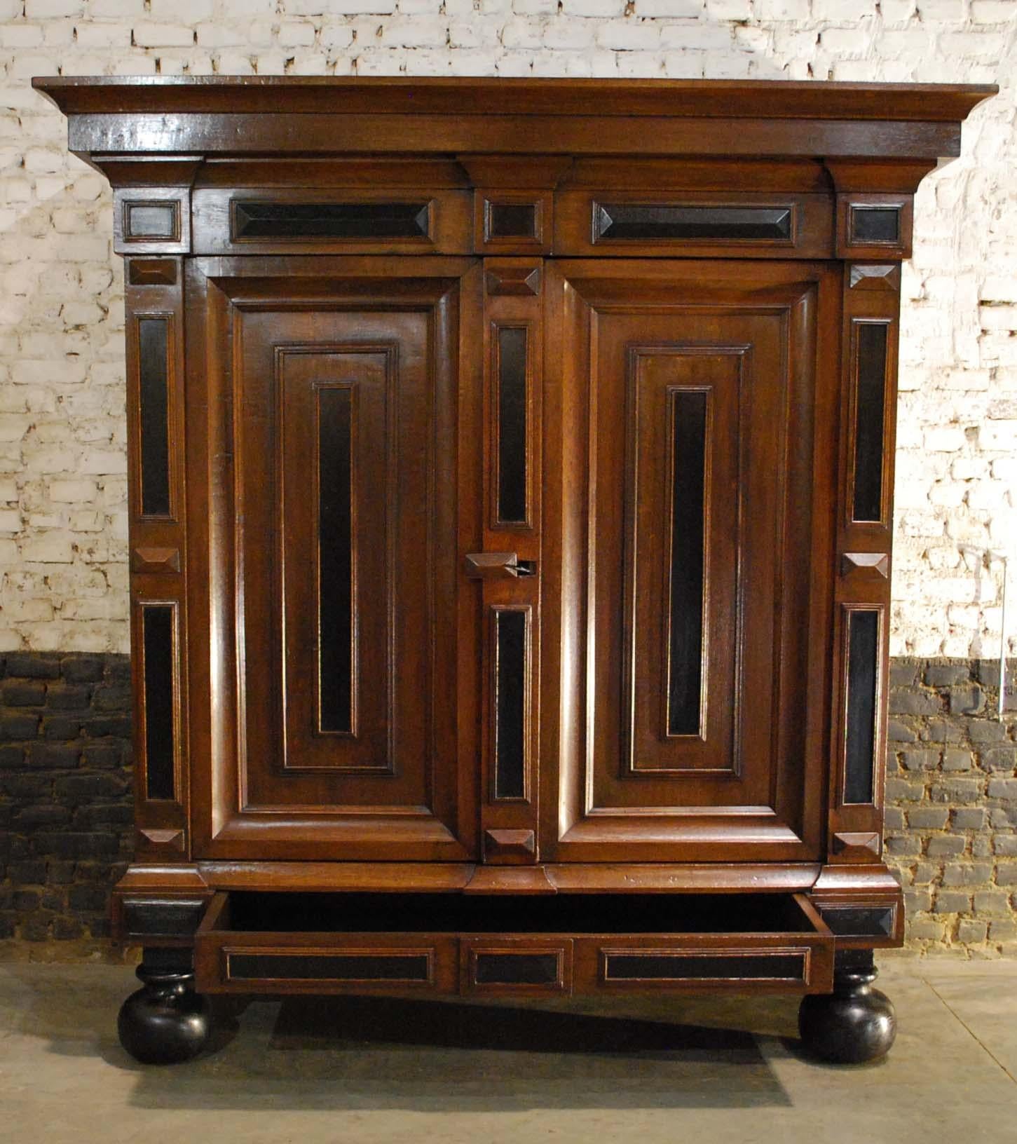 18th Century Dutch Renaissance Oak Cabinet For Sale 7
