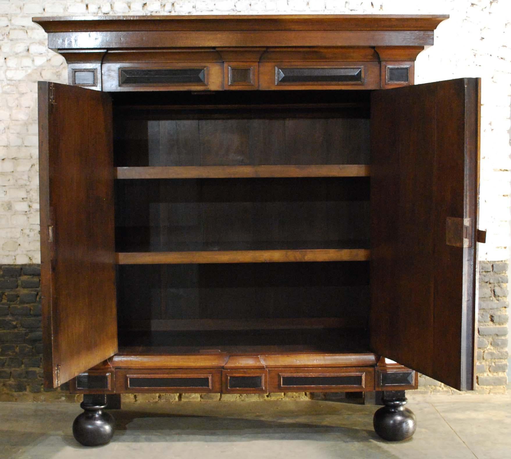 18th Century Dutch Renaissance Oak Cabinet For Sale 5