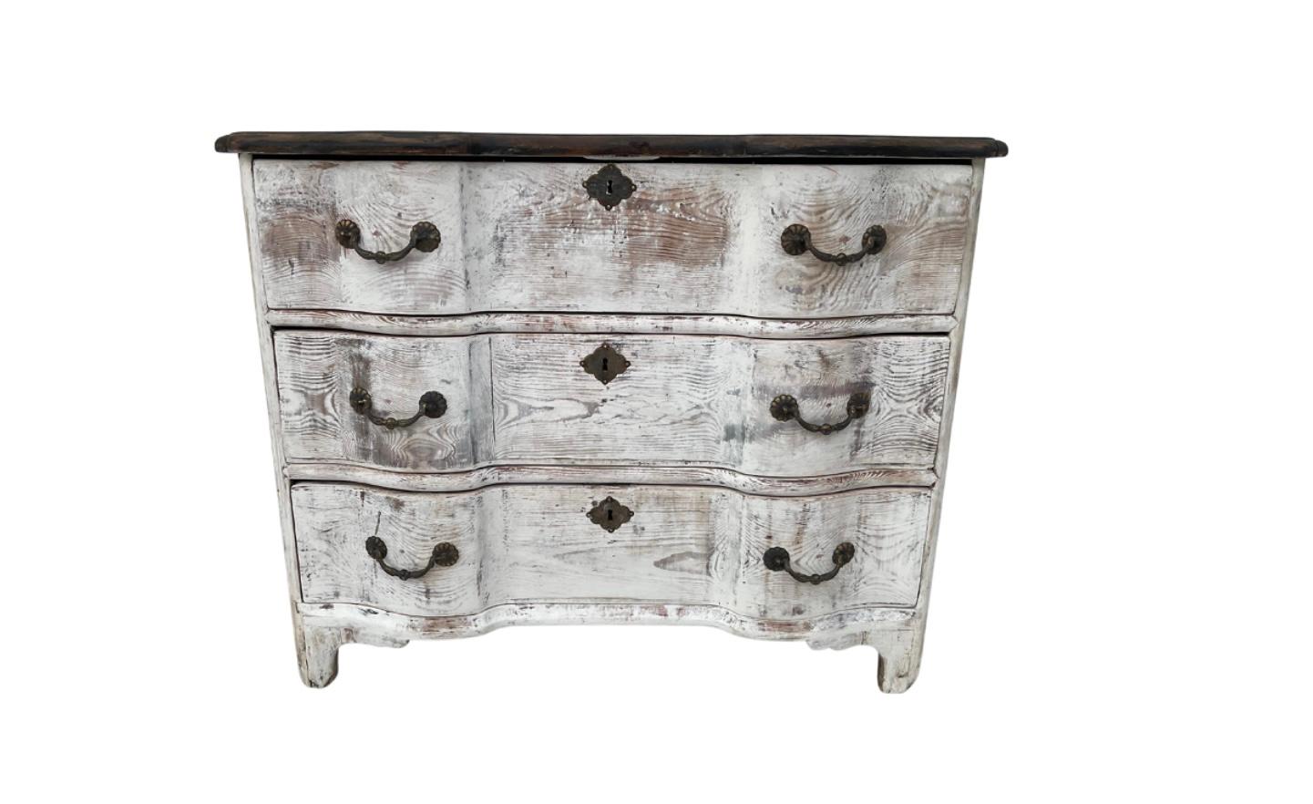 18th Century Dutch Rococo Period Serpentine Front Painted Commode In Good Condition For Sale In Bradenton, FL