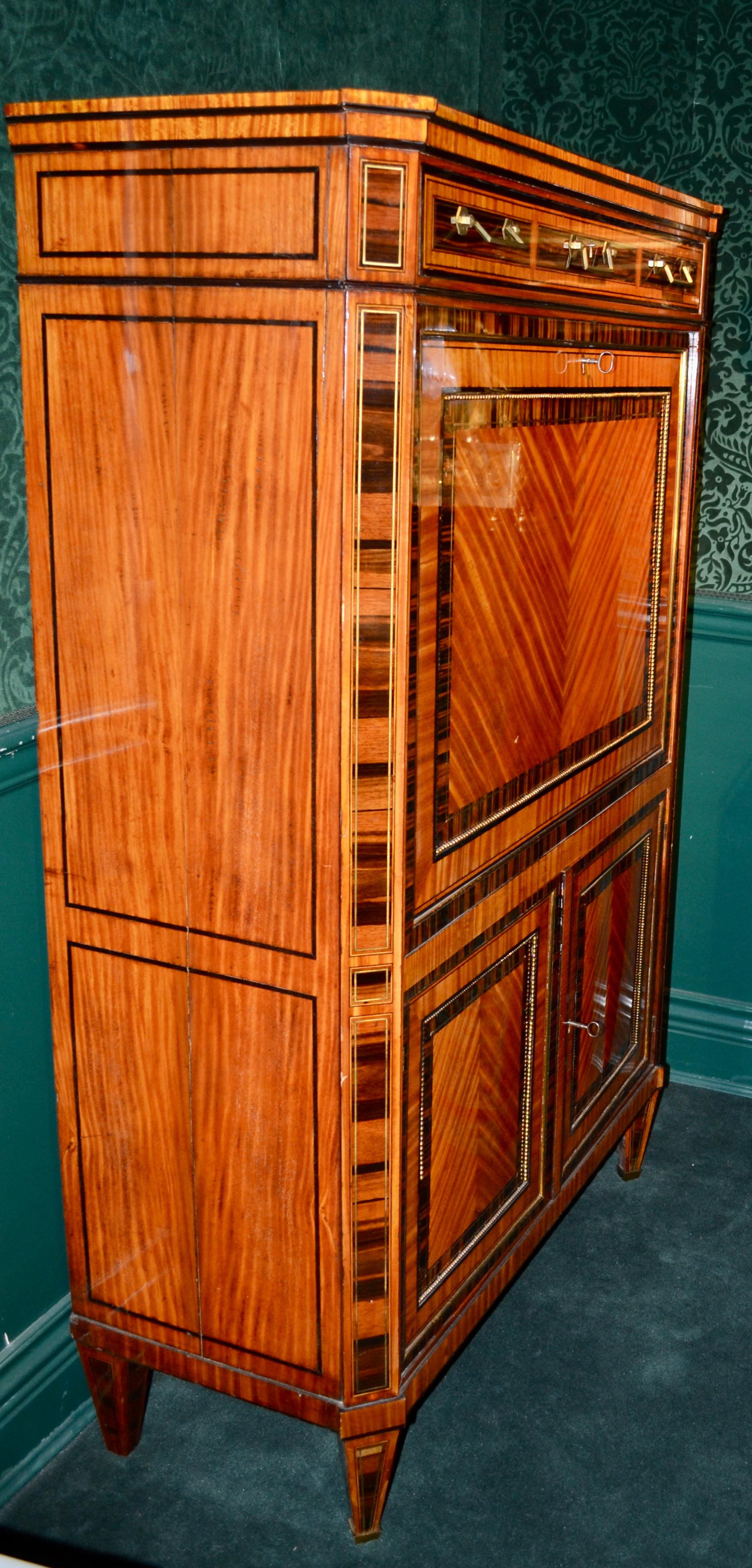 18th Century Dutch Satinwood Marquetry Secretaire a Abattant For Sale 7