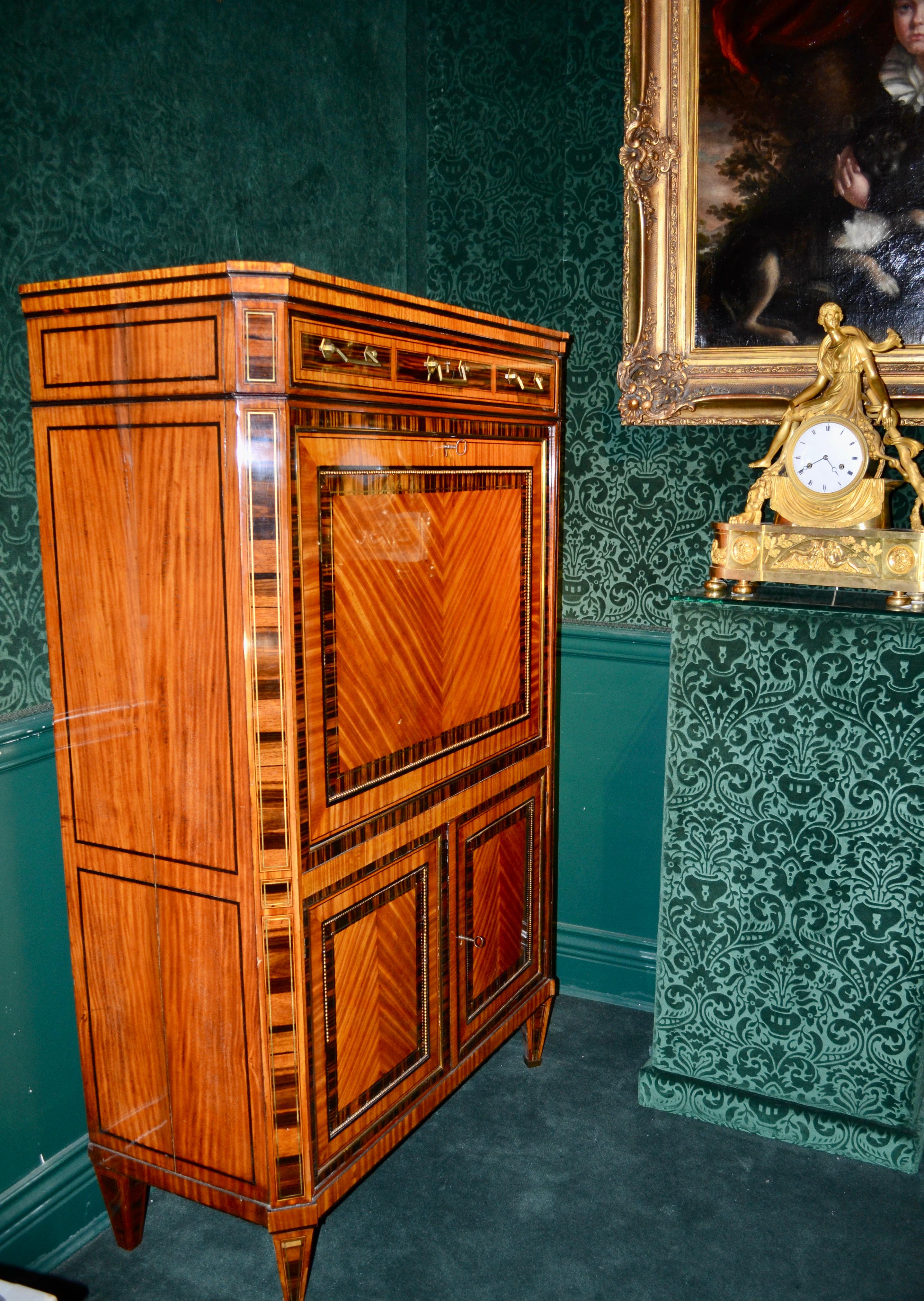 18th Century Dutch Satinwood Marquetry Secretaire a Abattant For Sale 8