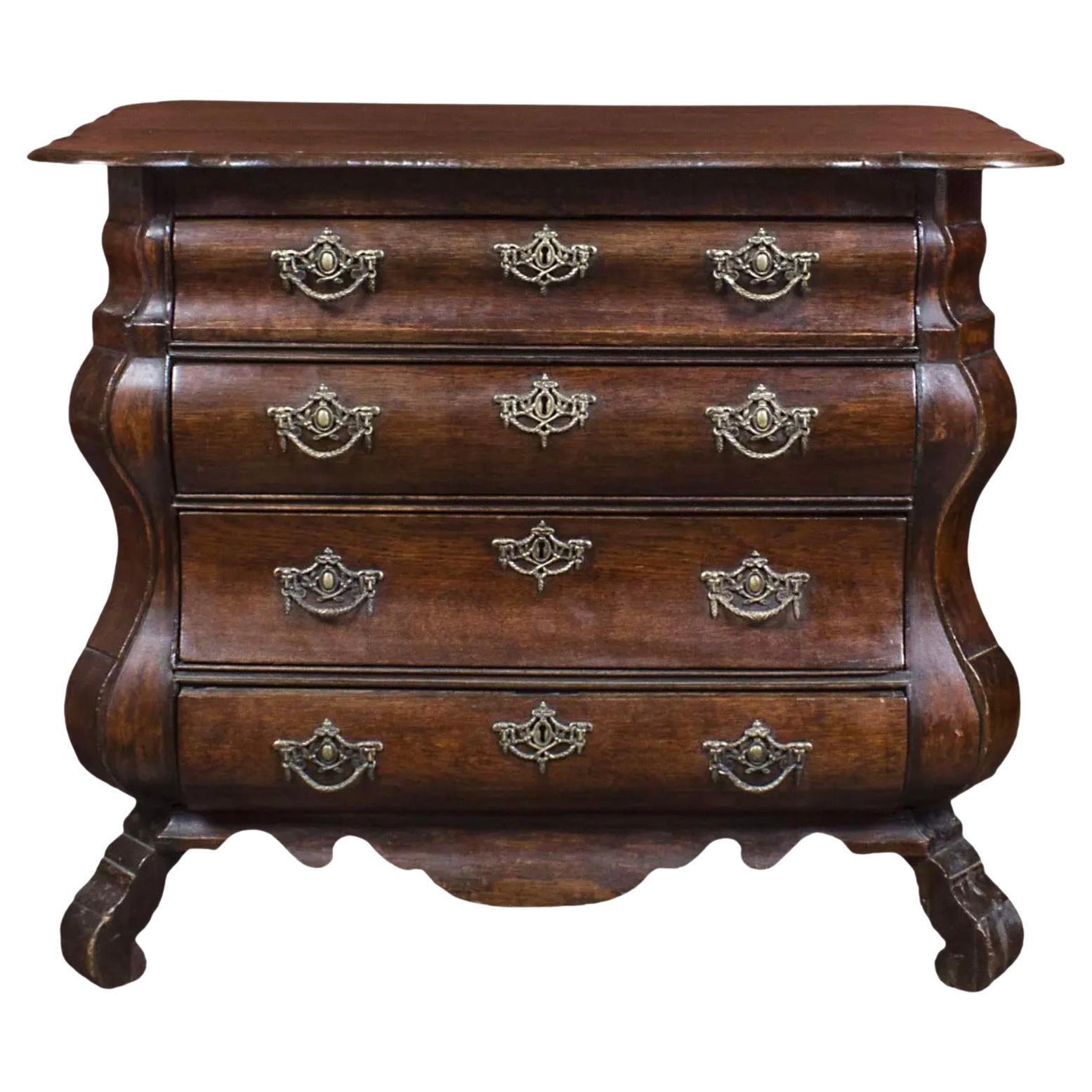 Commode serpentine hollandaise du 18e siècle