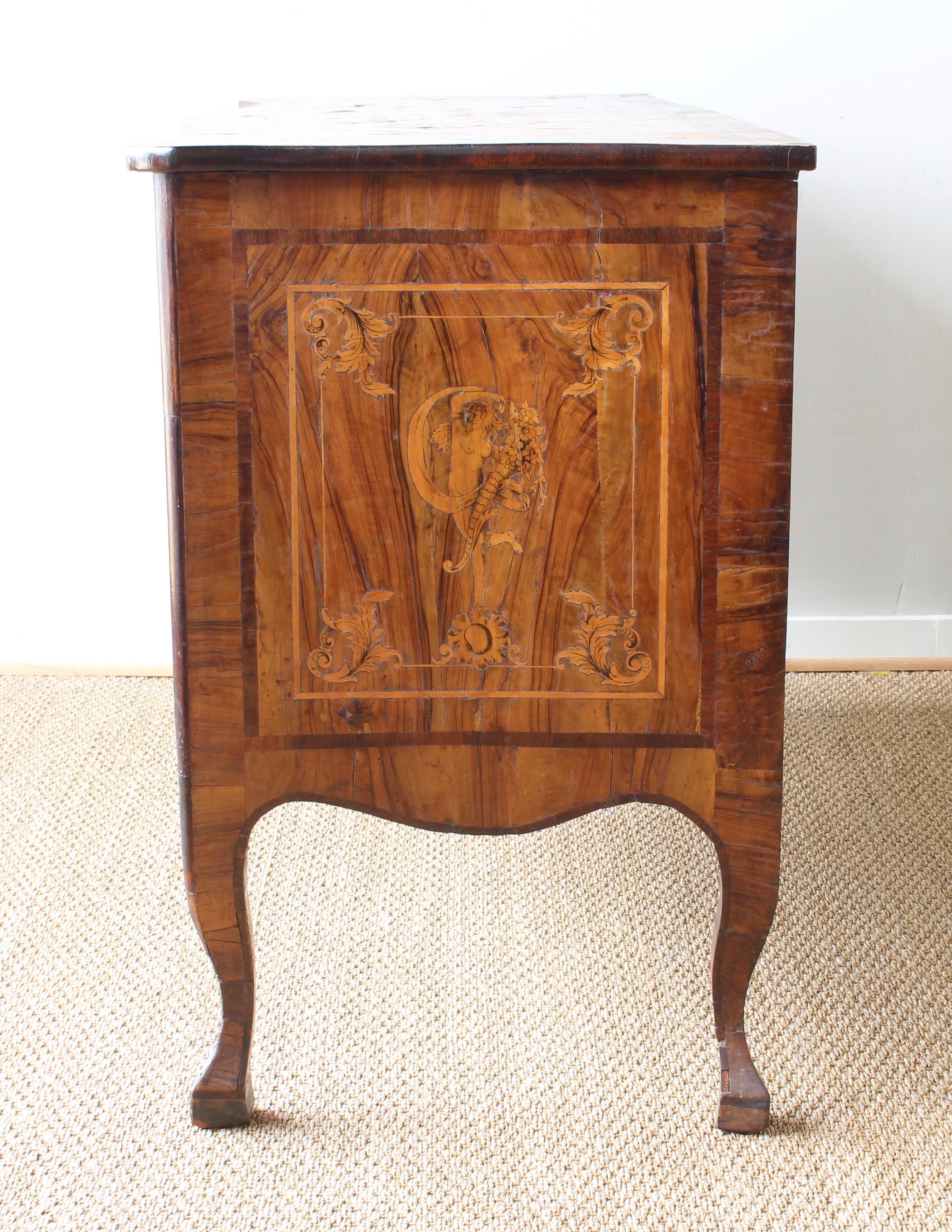 18th Century Dutch Serpentine Front Marquetry Commode In Good Condition For Sale In Kilmarnock, VA