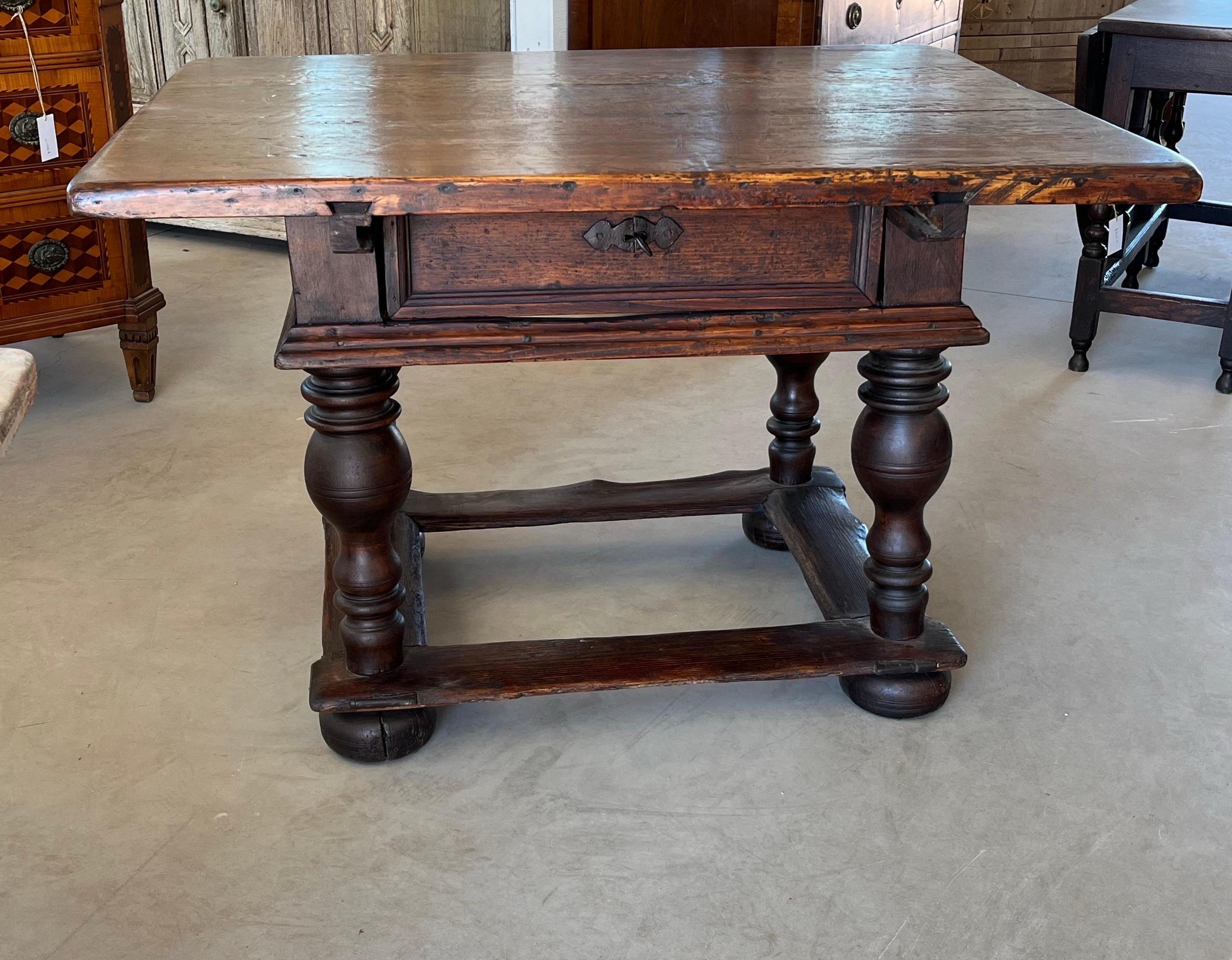 18th Century Dutch Side Table in Pine 1