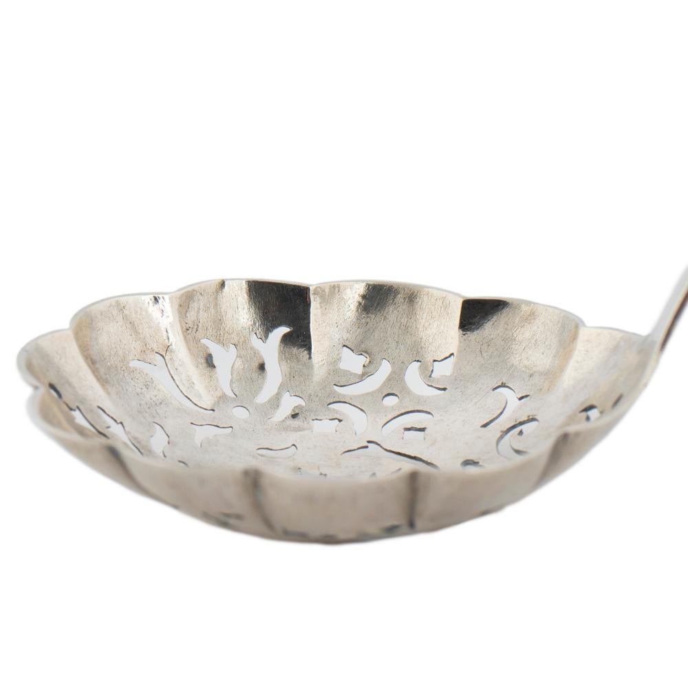 Colador de azúcar de plata holandés del siglo XVIII de Hendrik Nieuwland, Amsterdam Georgiano en venta