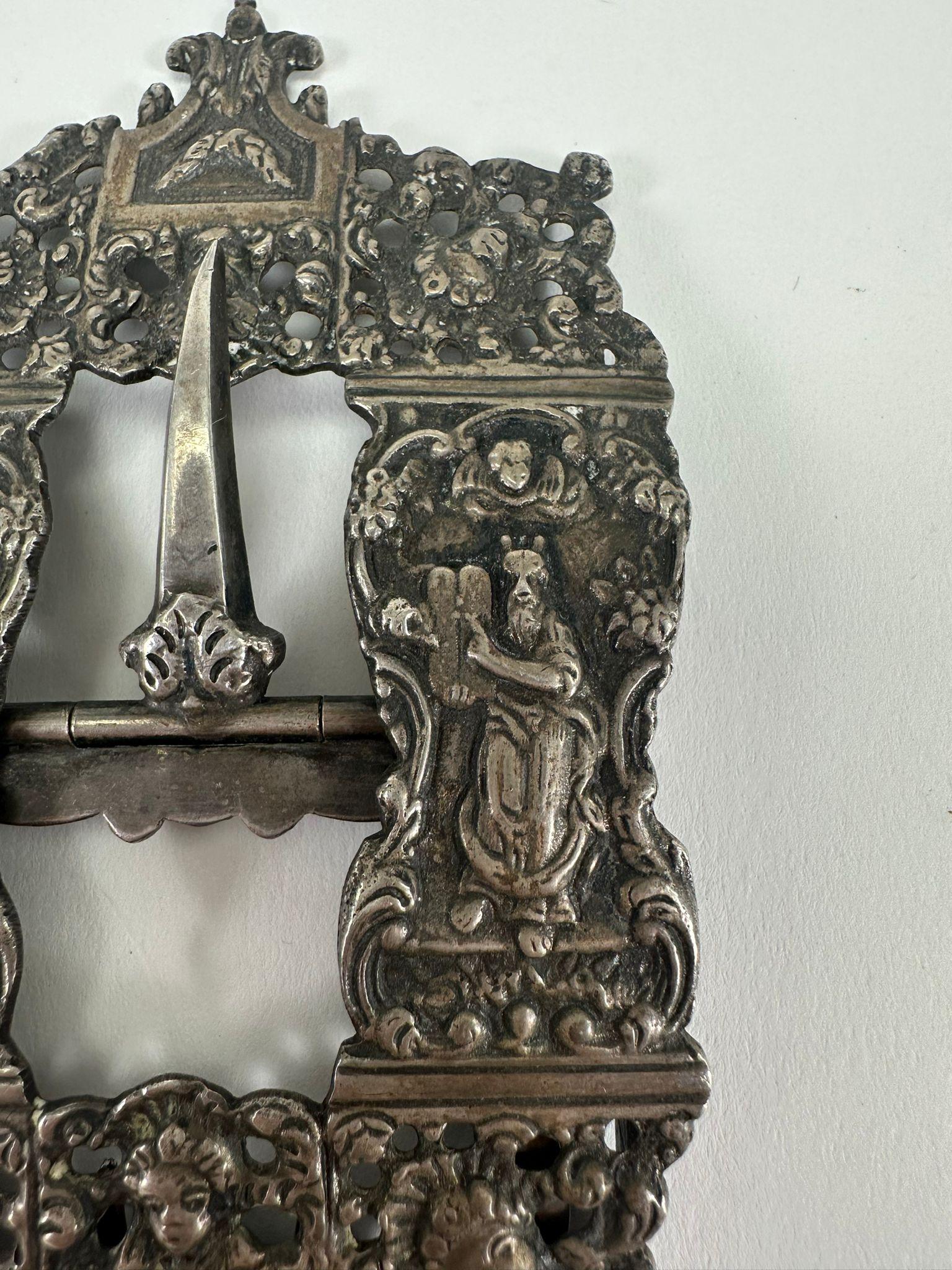 18th-Century Dutch Silver Yom Kippur Belt Buckle with Biblical Motifs In Excellent Condition For Sale In New York, NY