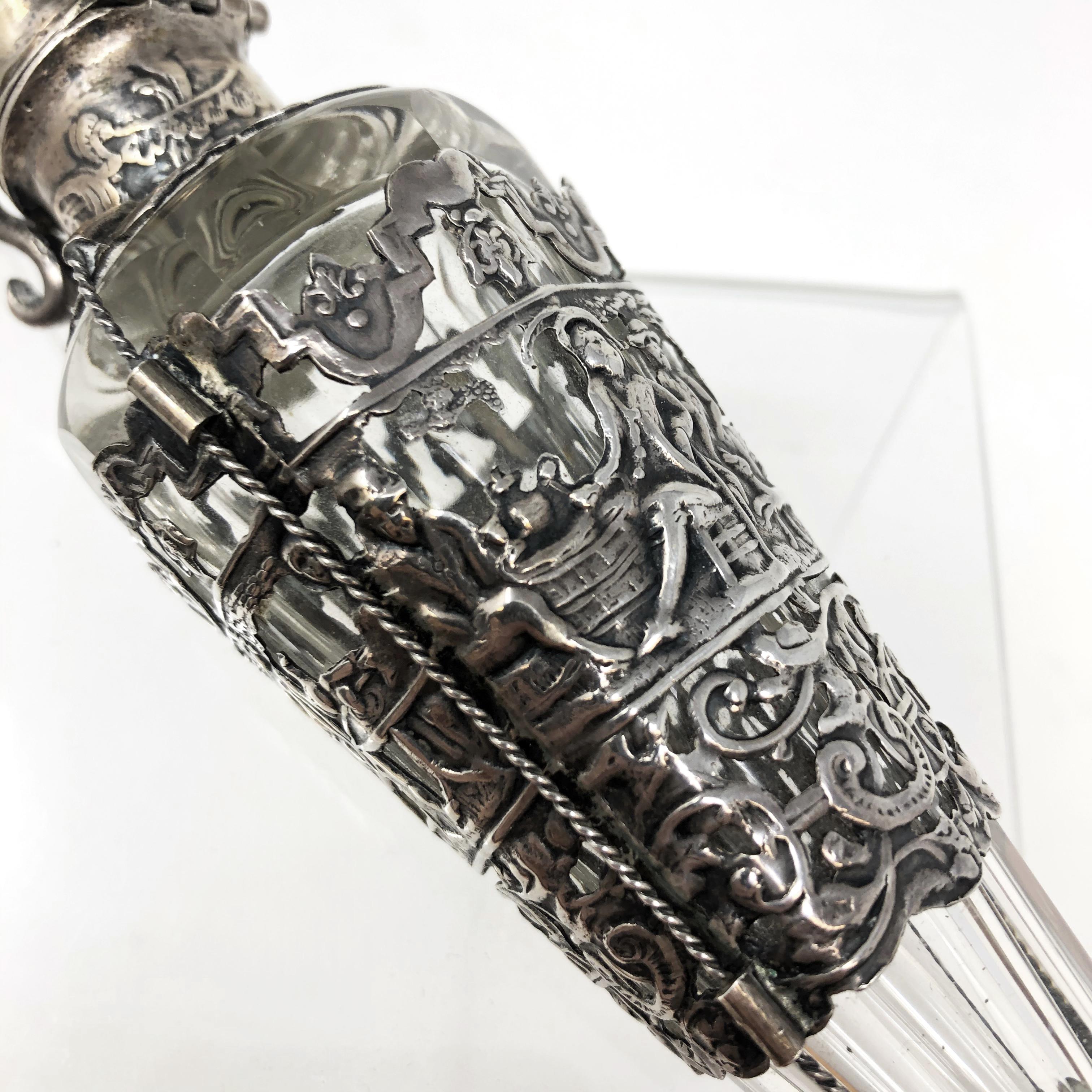 Französische Parfüm-Zylinderflasche aus Sterlingsilber und geschliffenem Kristallglas aus dem 18. Jahrhundert im Zustand „Gut“ im Angebot in Hamilton, Ontario