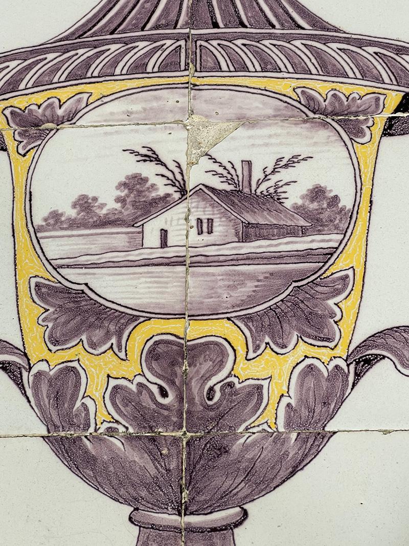 Retablo de azulejos holandeses del siglo XVIII con jarrón de jardín en venta 3