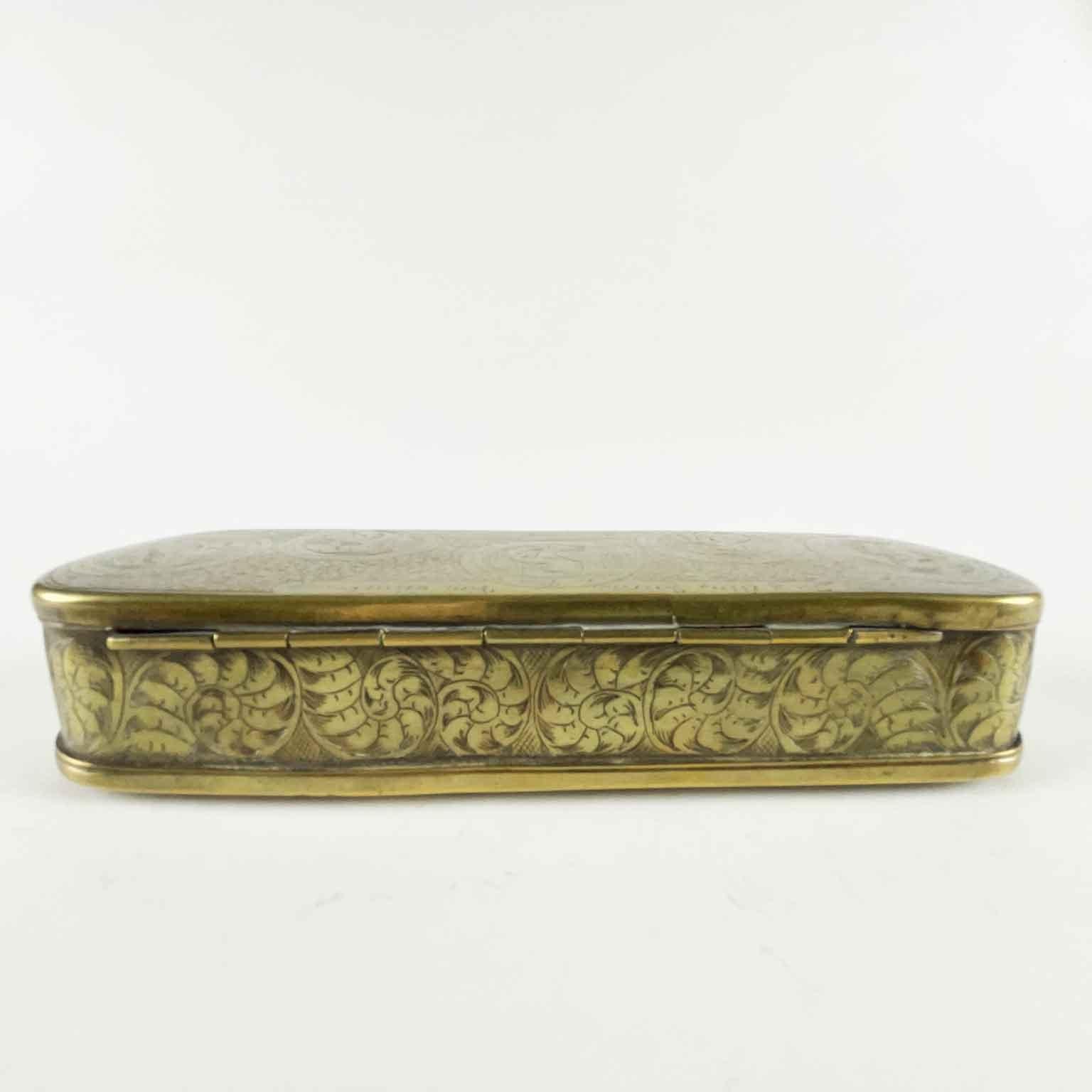 18th Century Dutch Tobacco Box Engraved Brass Snuff Box Brass with Figures For Sale 3