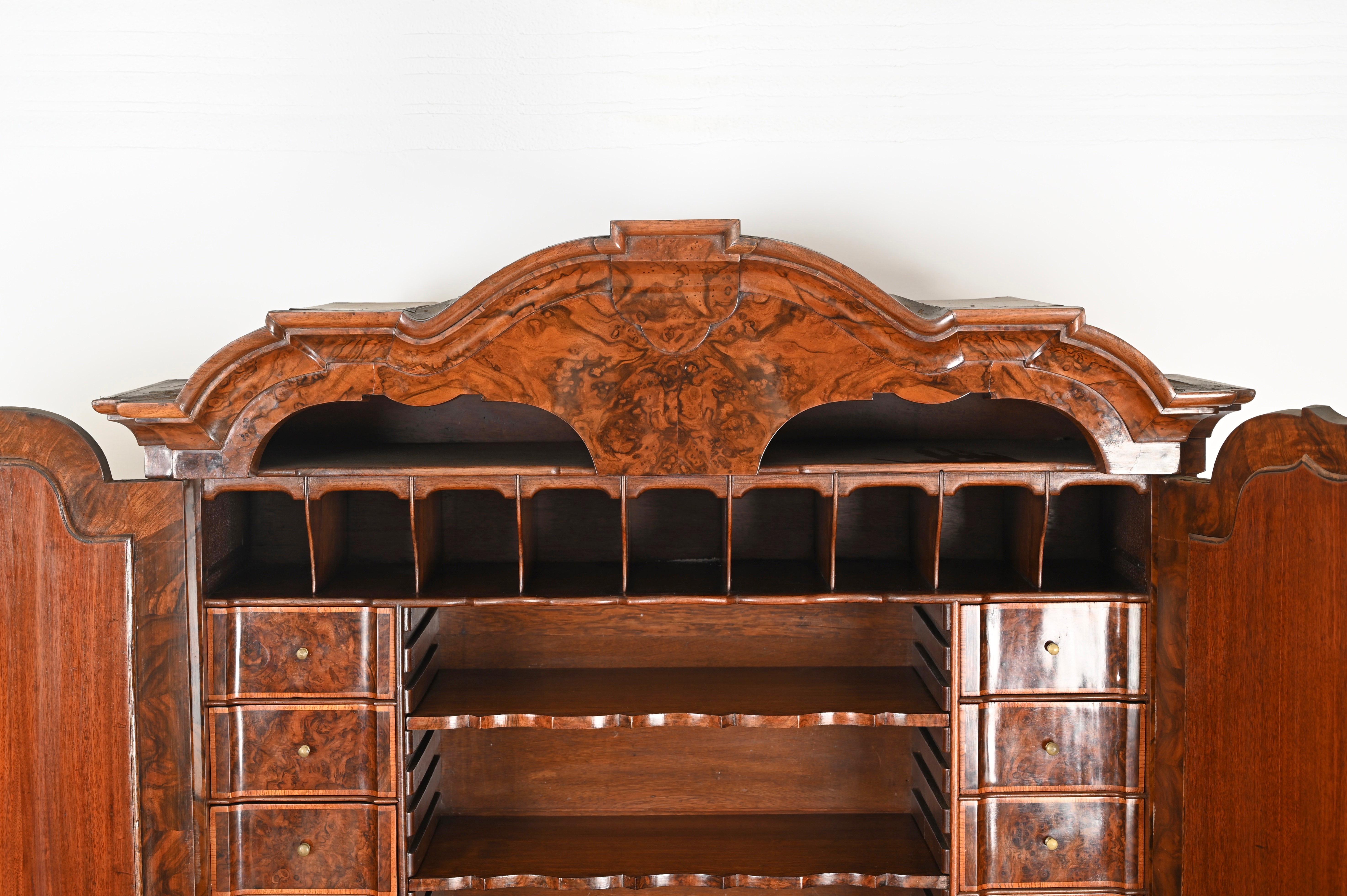 18th-Century Dutch Trumeau Cabinet Bookcase in Burl and Bois de Rose early 1700s For Sale 3