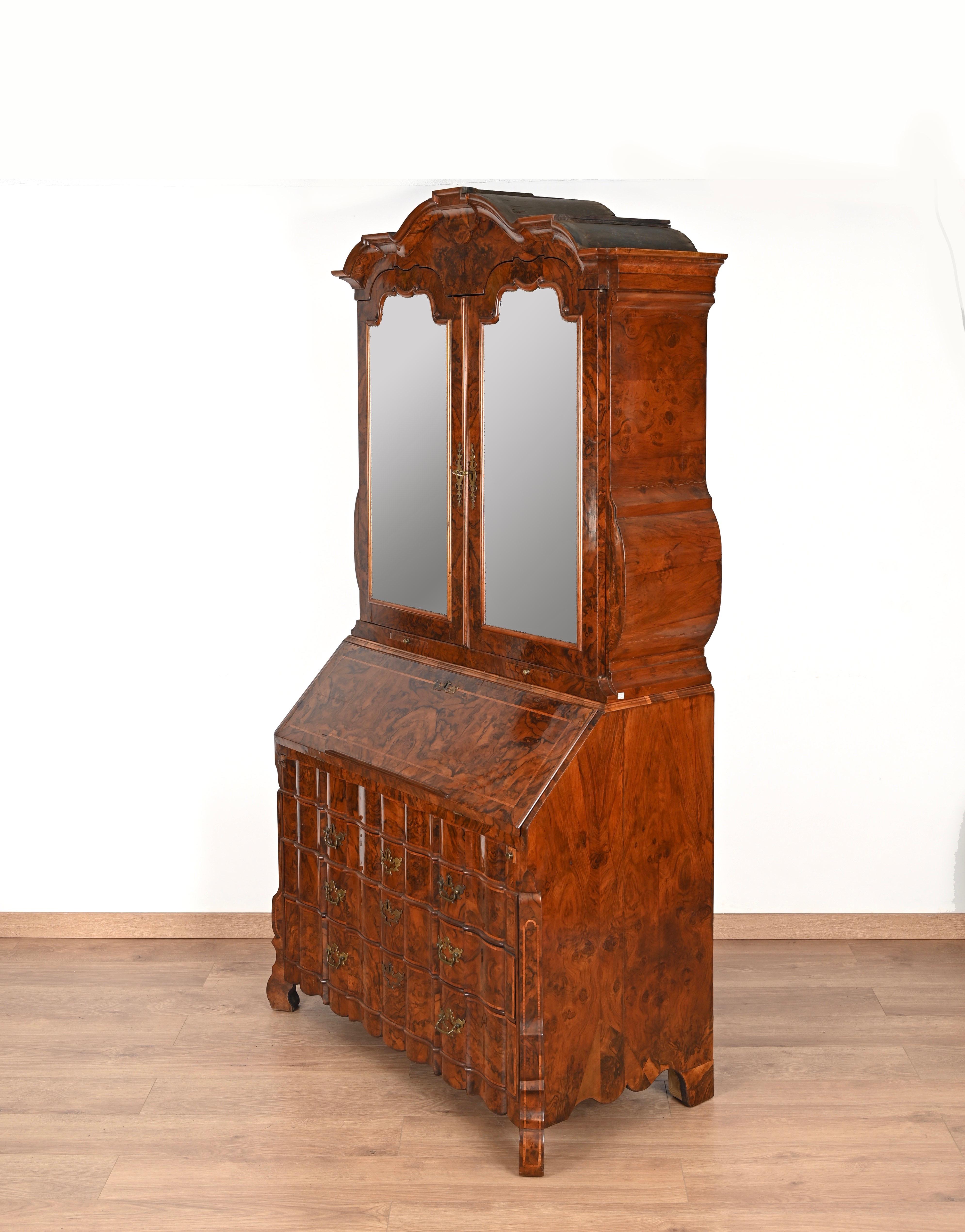 18th-Century Dutch Trumeau Cabinet Bookcase in Burl and Bois de Rose early 1700s For Sale 4