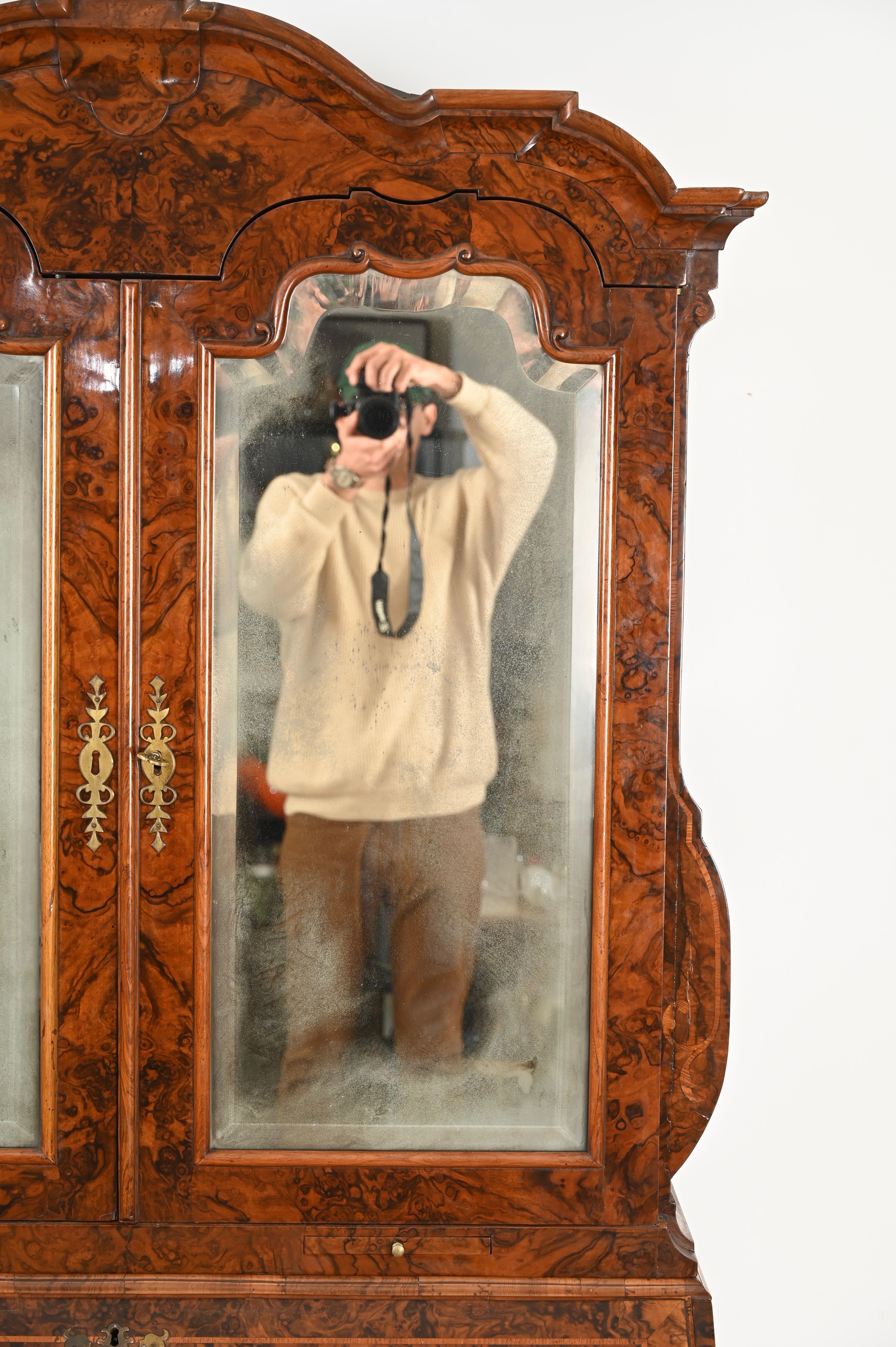 18th-Century Dutch Trumeau Cabinet Bookcase in Burl and Bois de Rose early 1700s For Sale 11