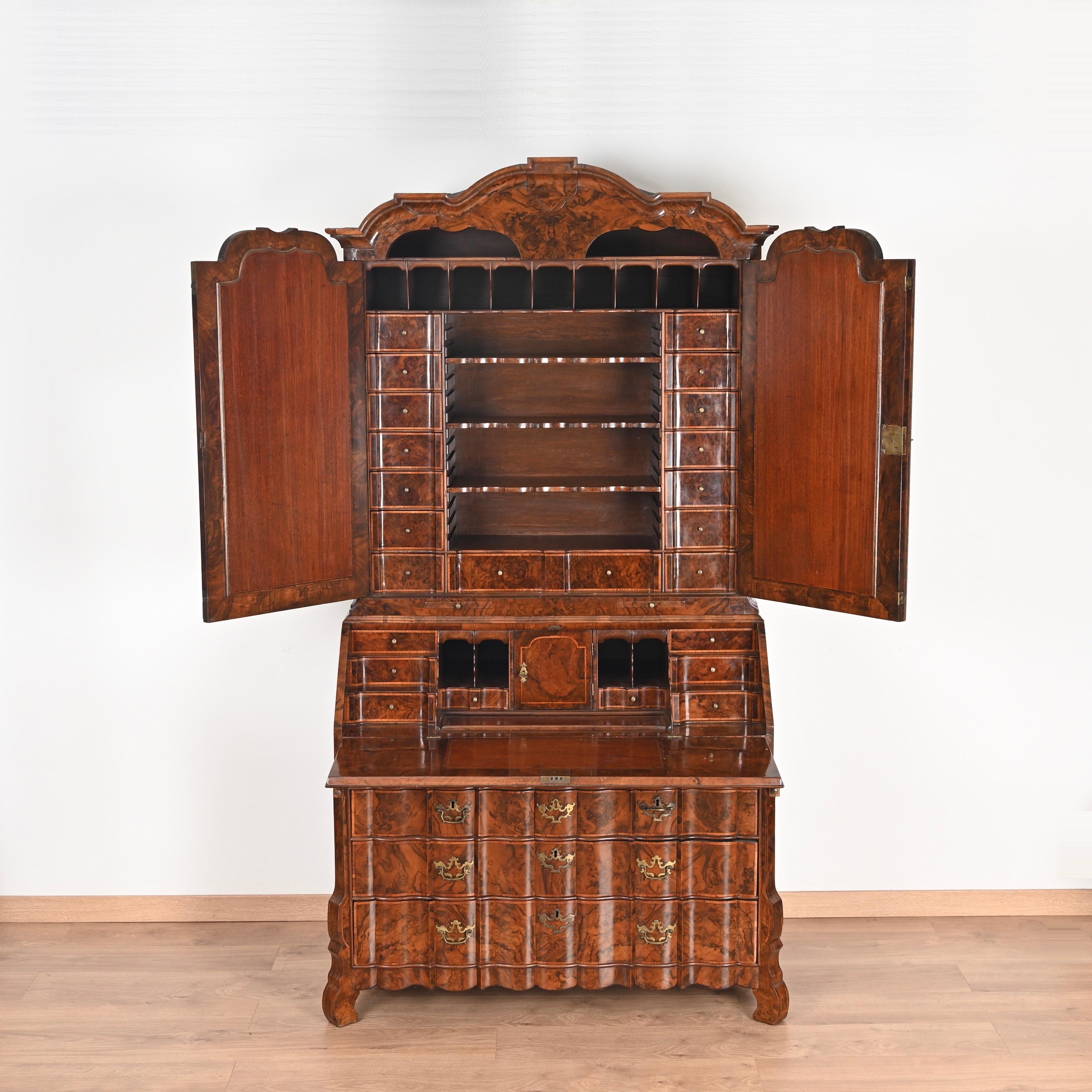Spectacular and completely original 18th-Century Dutch Trumeau of outstanding quality in Walnut Burl and Bois de Rose. 
Acquired in 2005 at the prestigious Sotheby’s auction house for €51,000 and with the complete documentation. 

Original High-Era