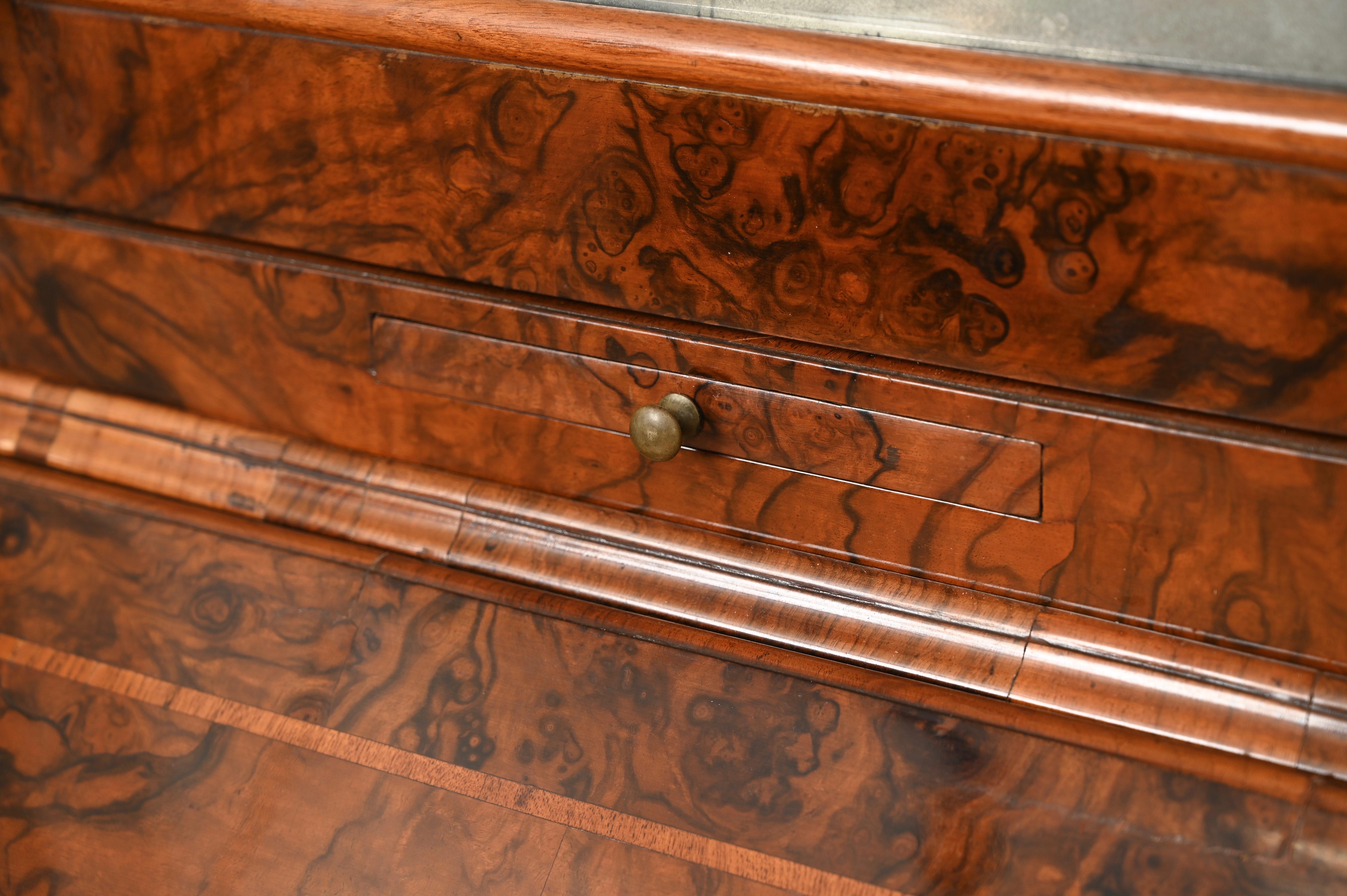 18th-Century Dutch Trumeau Cabinet Bookcase in Burl and Bois de Rose early 1700s For Sale 12