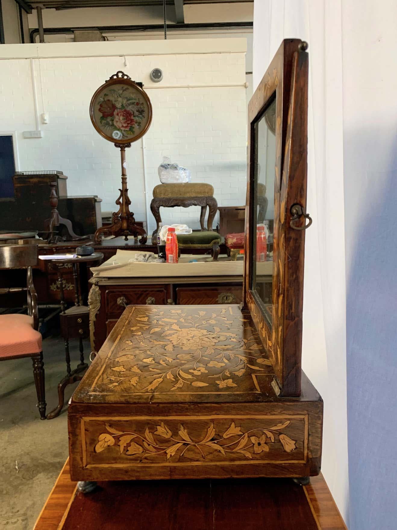 18th Century Dutch Walnut Inlaid Dressing Table Mirror In Good Condition For Sale In Southall, GB