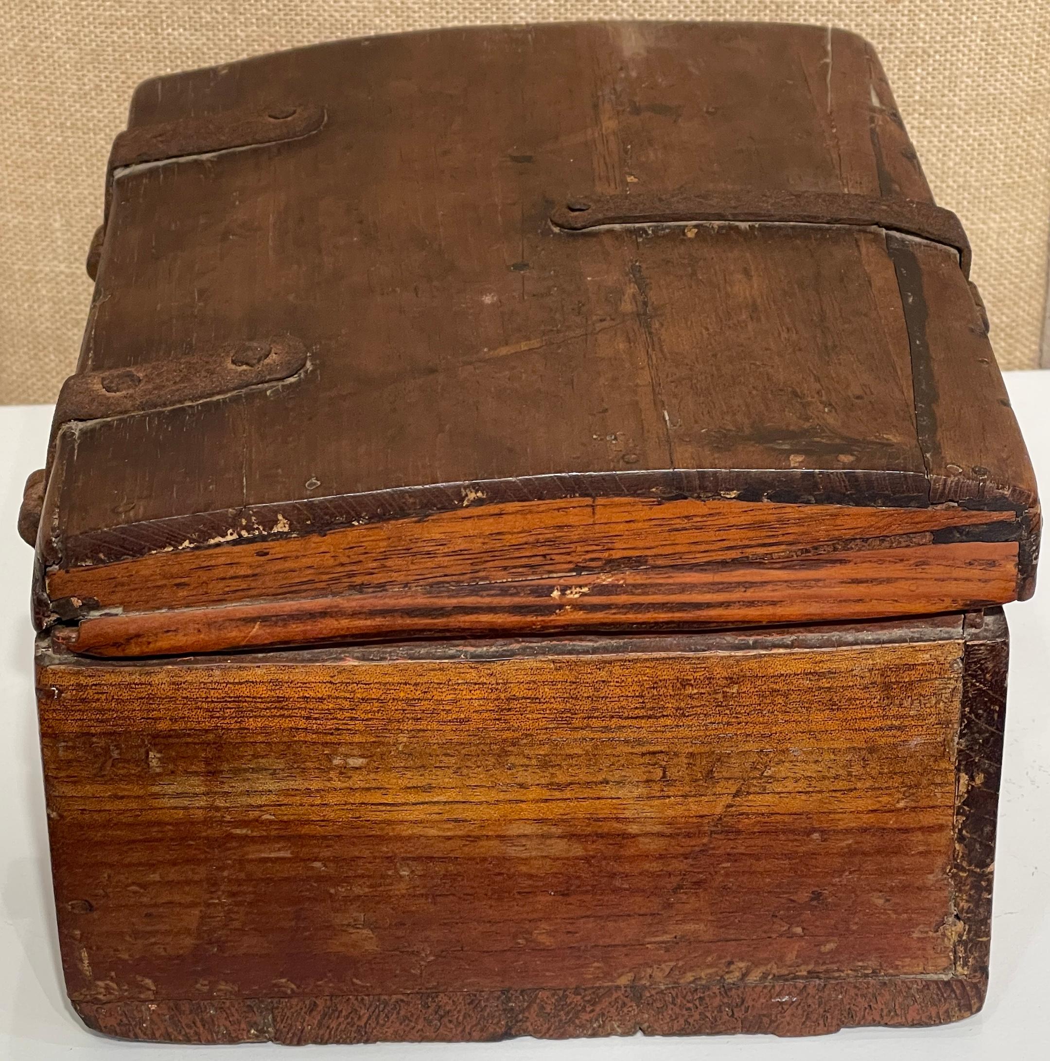 18th Century Dutch Walnut & Iron Polychromed Domed Table Box For Sale 1