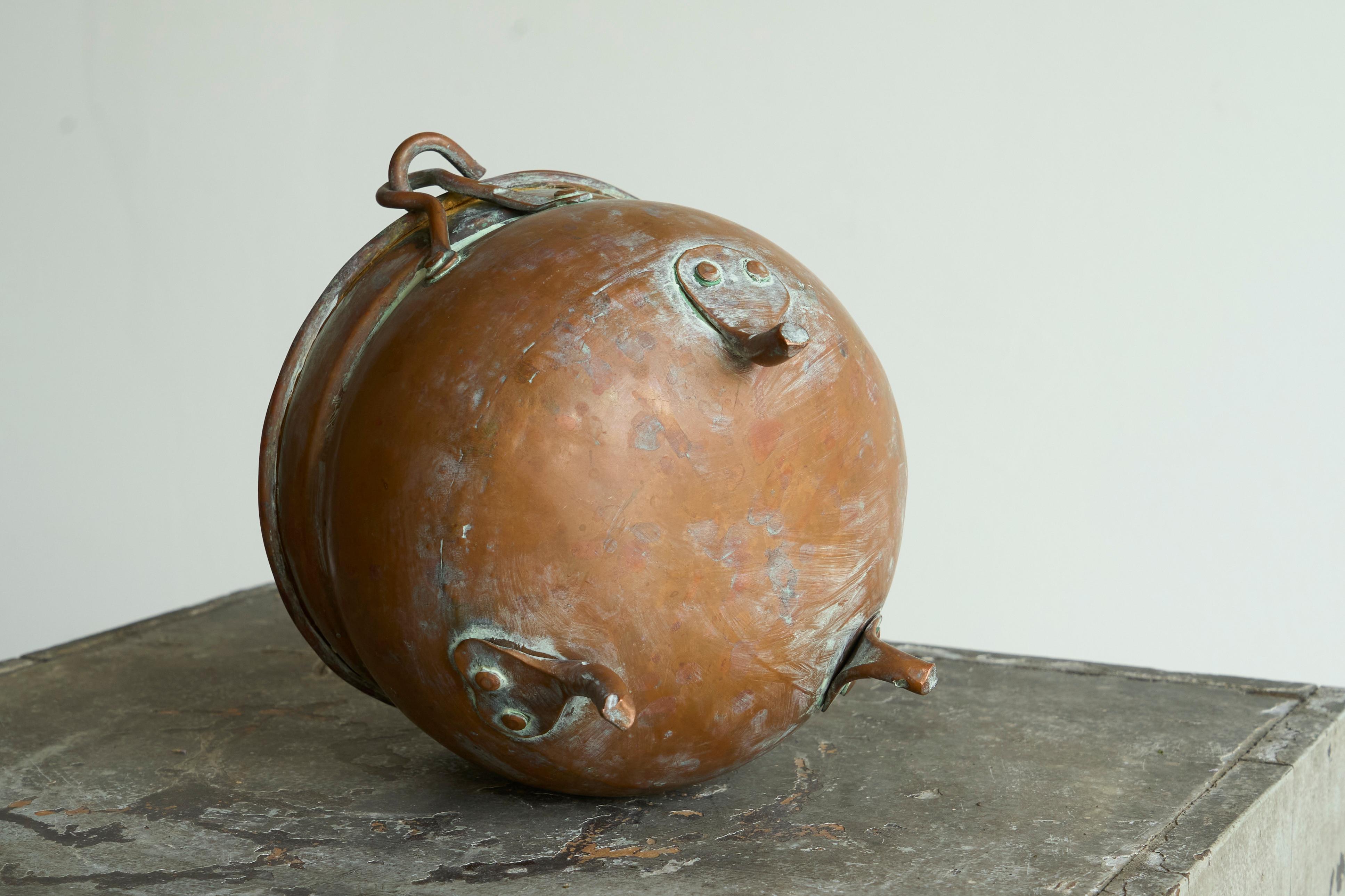 18th Century Eared Pot in Patinated Copper For Sale 4
