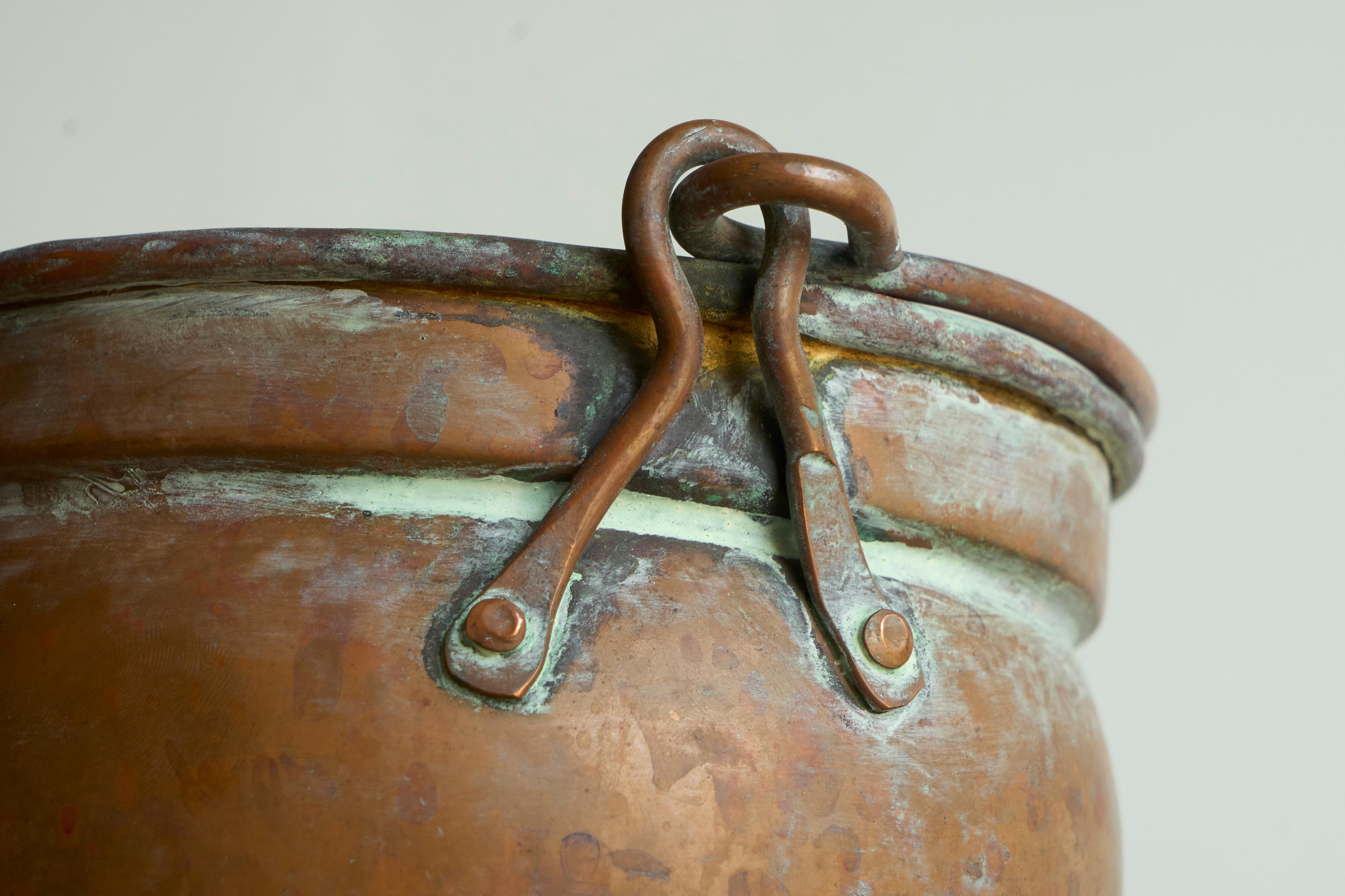 European 18th Century Eared Pot in Patinated Copper For Sale