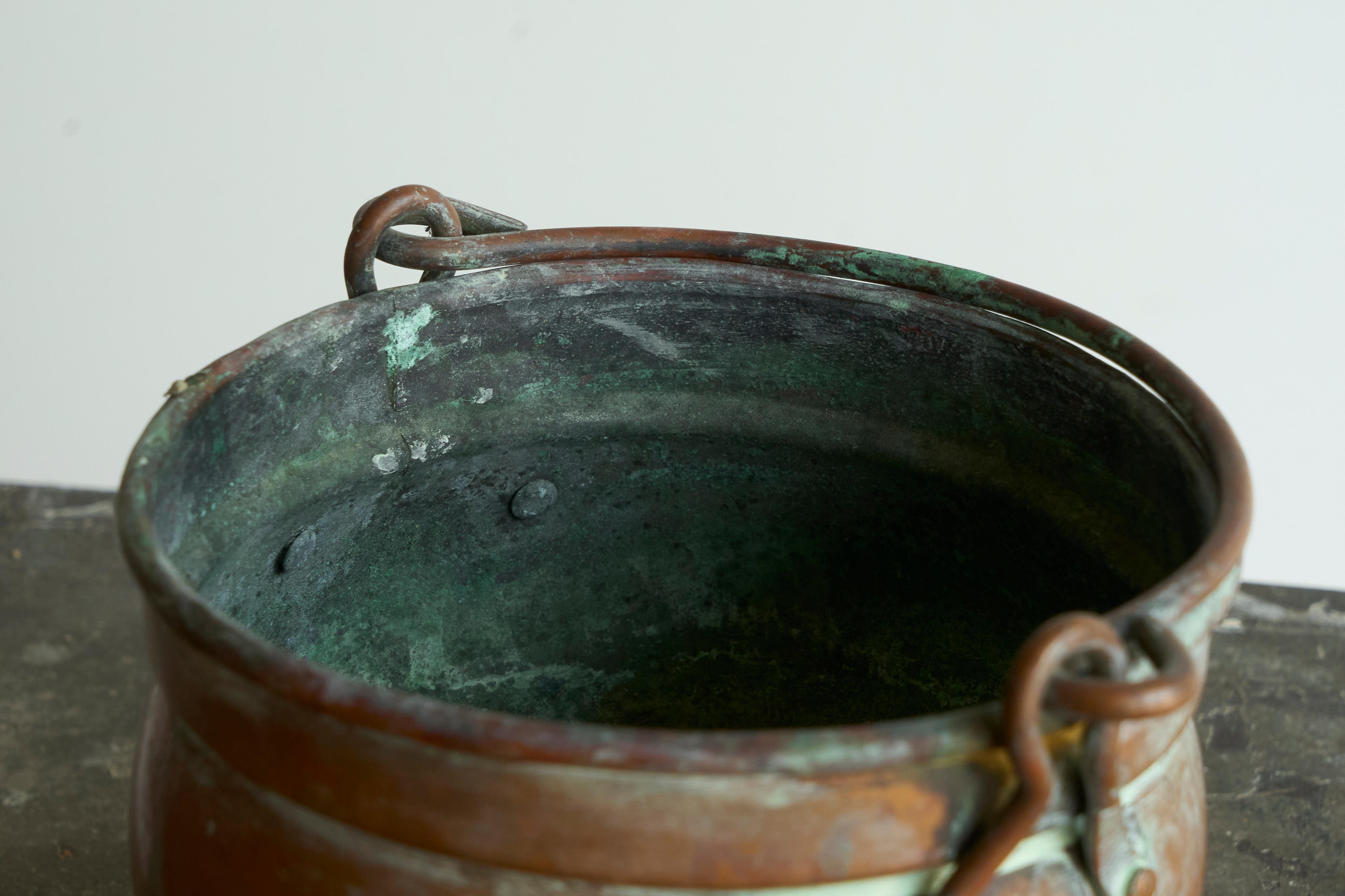 18th Century Eared Pot in Patinated Copper For Sale 1