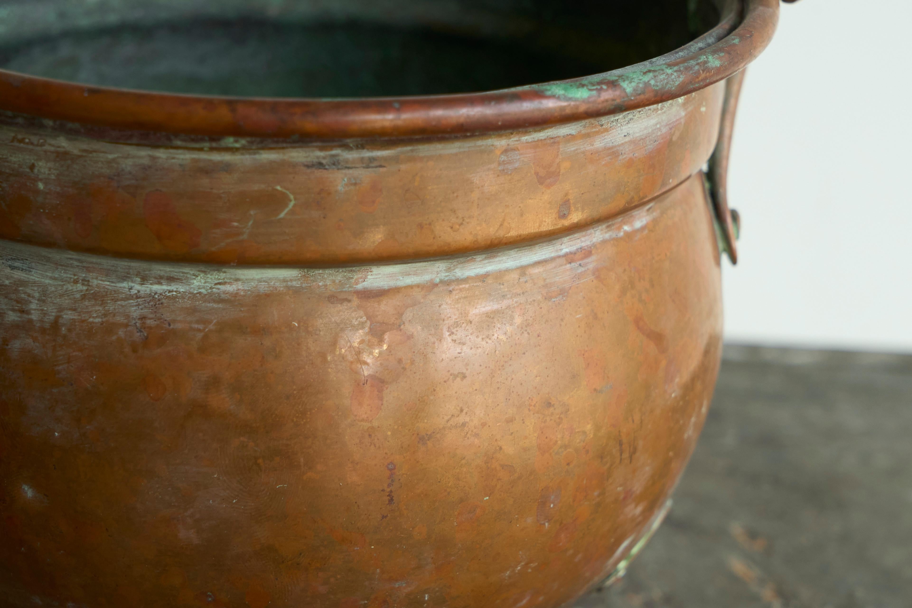 18th Century Eared Pot in Patinated Copper For Sale 3
