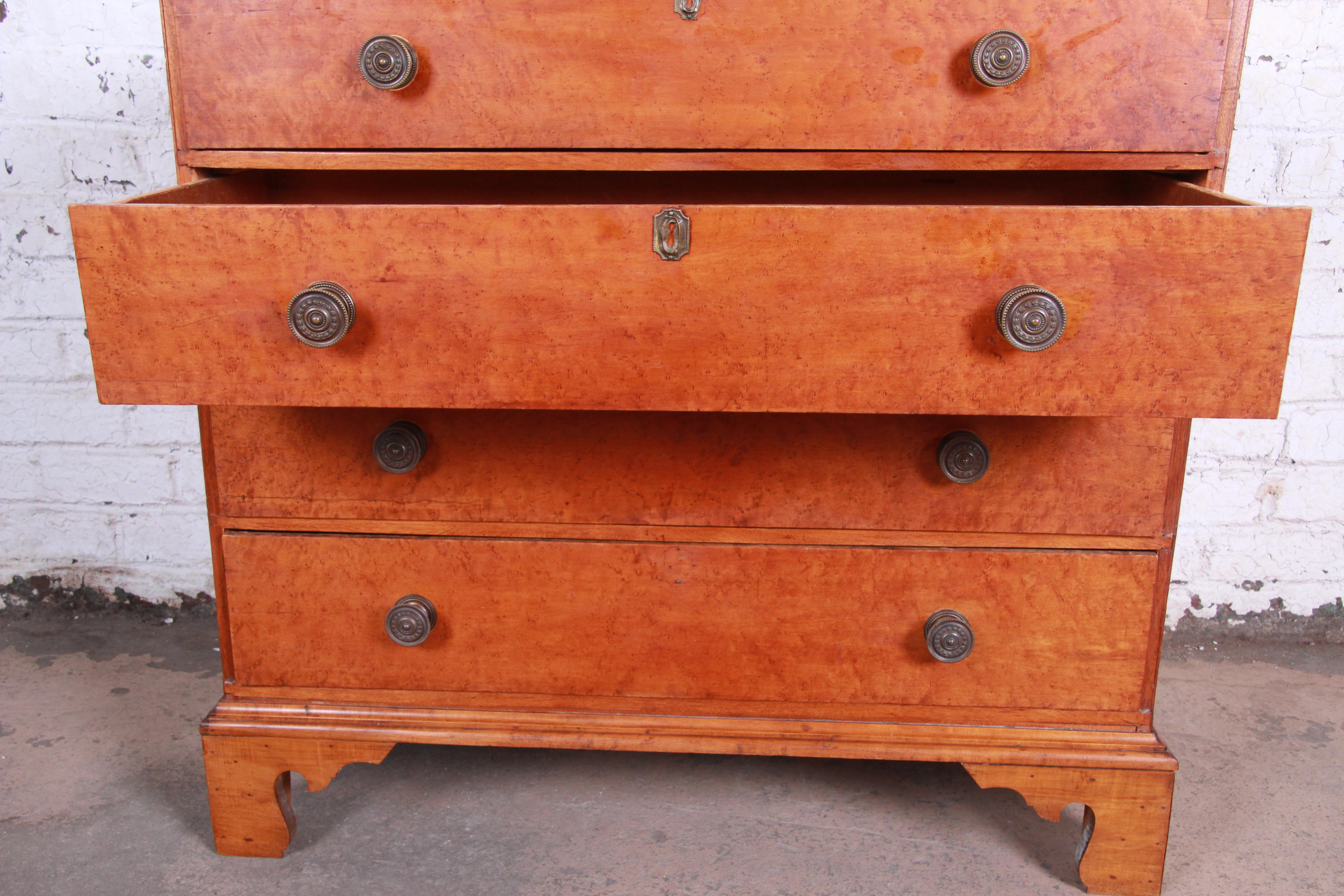 18th Century Early American Bird's-Eye Maple Chippendale Chest of Drawers In Good Condition In South Bend, IN