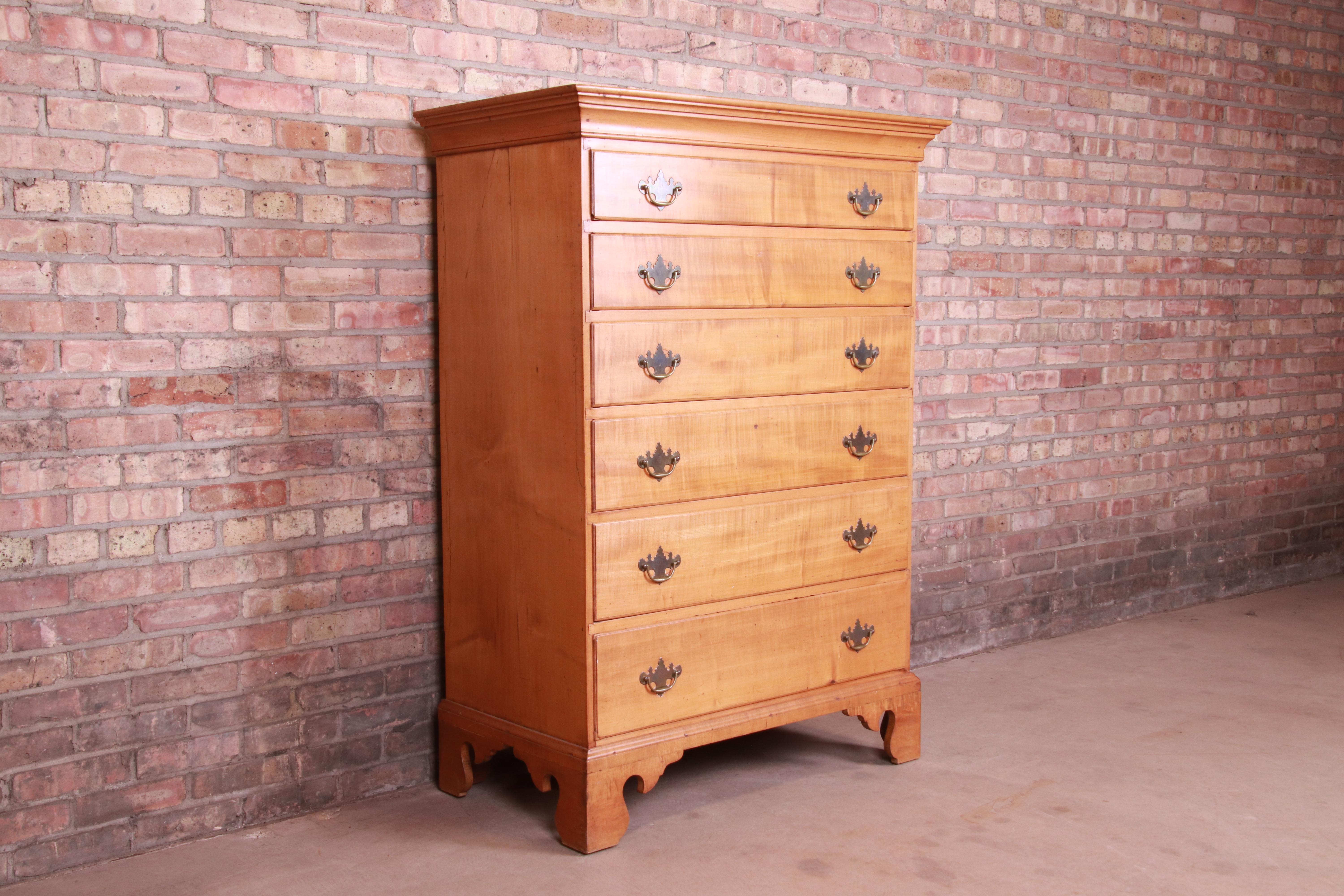 18th Century Early American Chippendale Maple Chest of Drawers In Good Condition In South Bend, IN