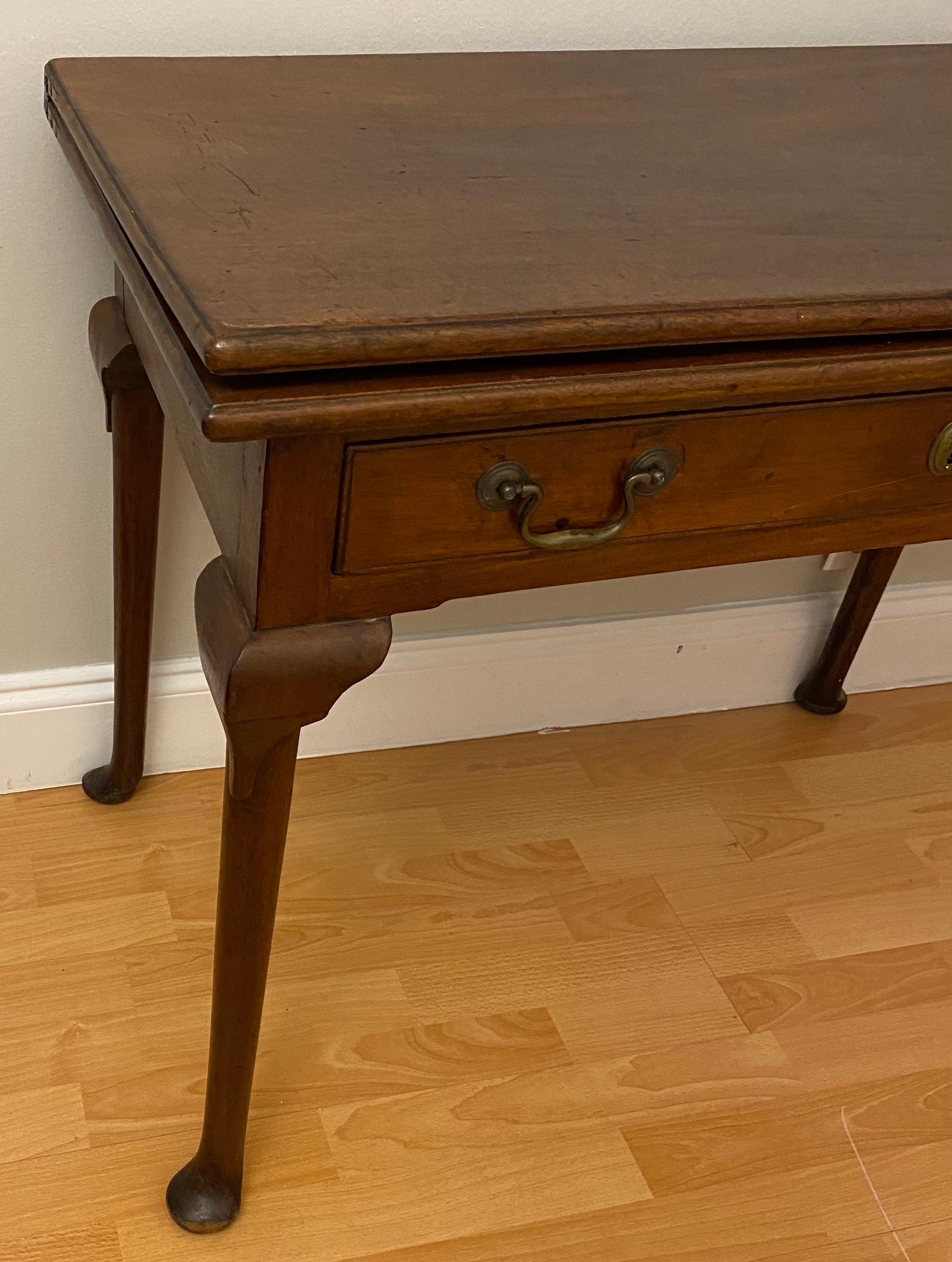 18th Century Early American Federal Period Mahogany Console or Accent Side Table For Sale 6