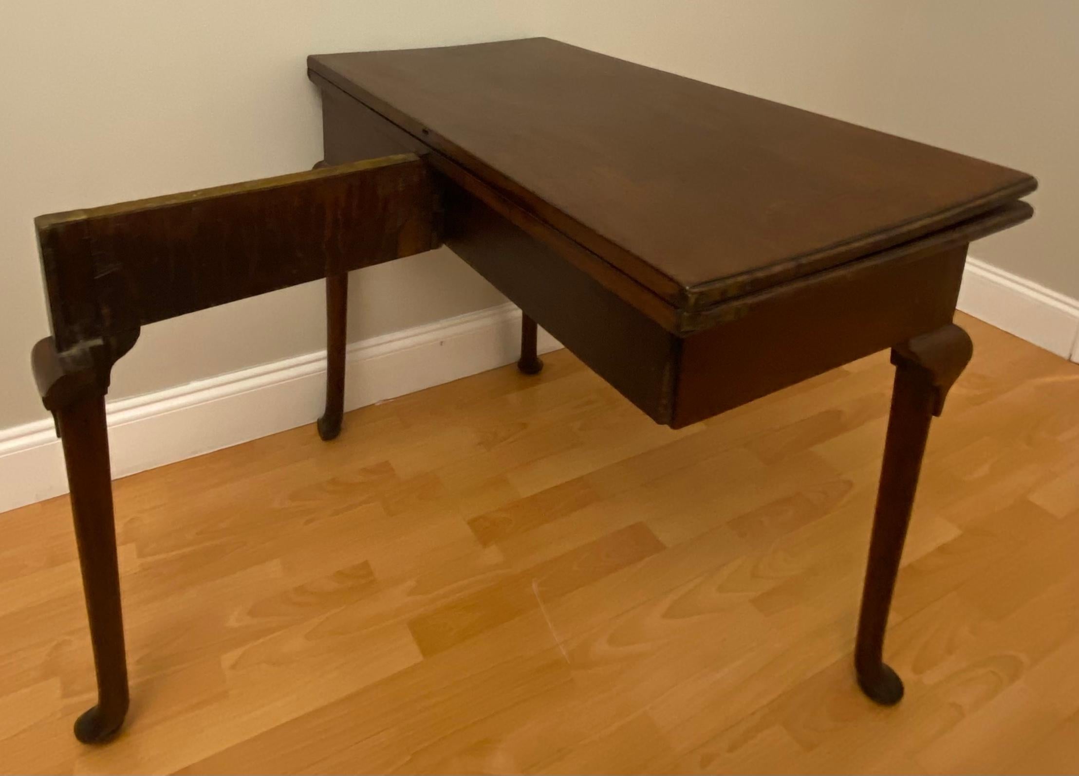 18th Century Early American Federal Period Mahogany Console or Accent Side Table In Good Condition For Sale In Miami, FL