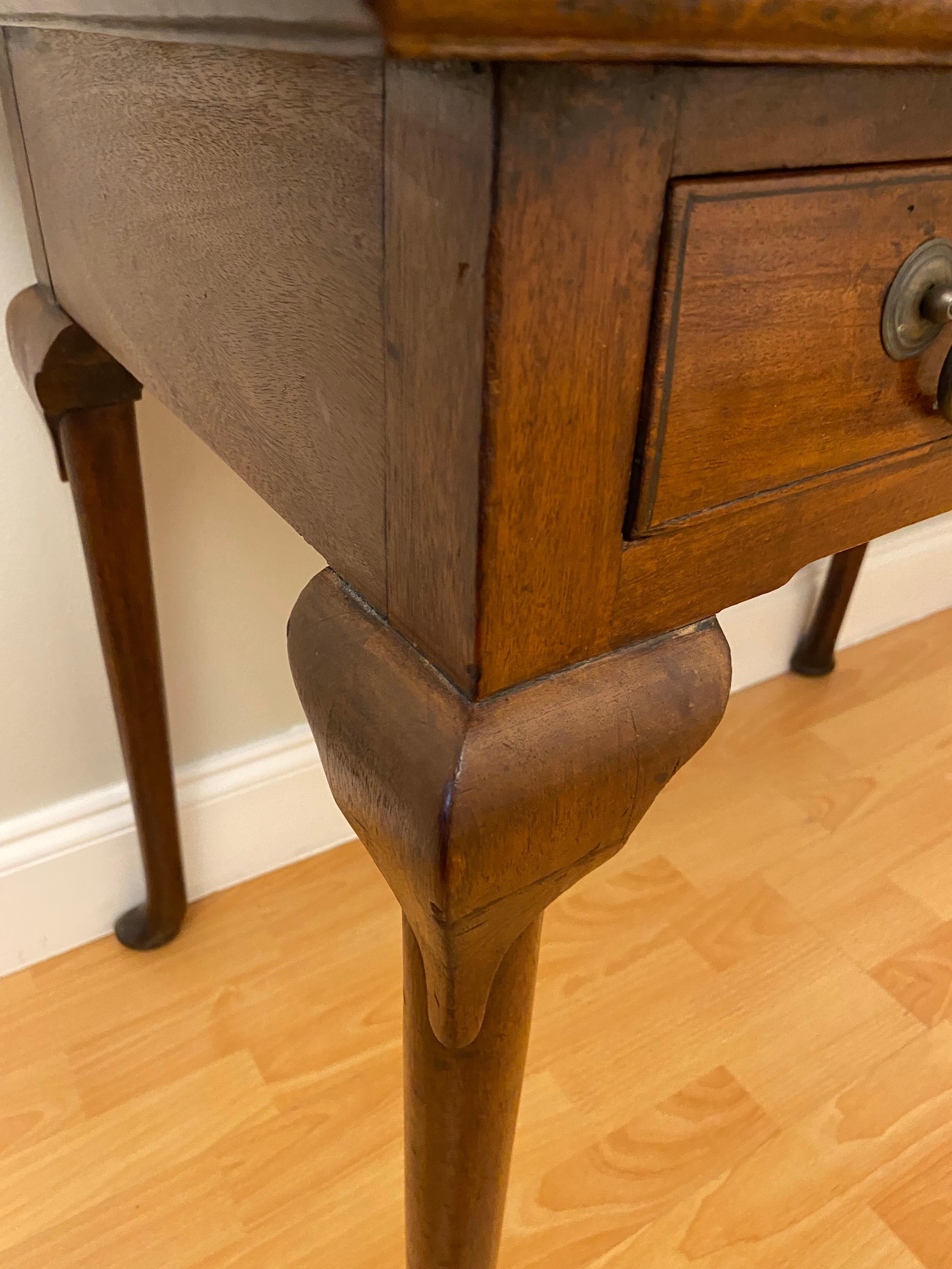 18th Century Early American Federal Period Mahogany Console or Accent Side Table For Sale 3