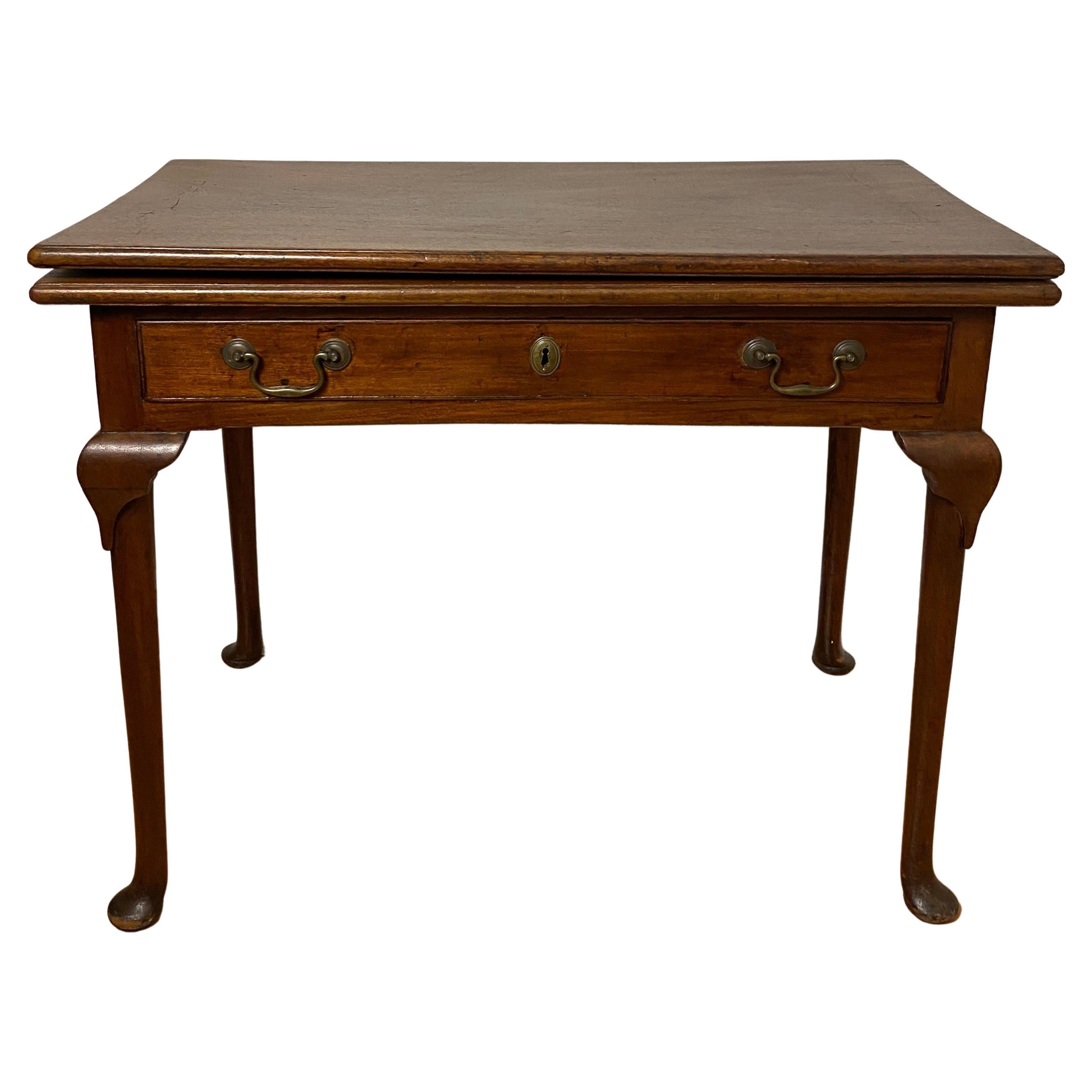 18th Century Early American Federal Period Mahogany Console or Accent Side Table For Sale