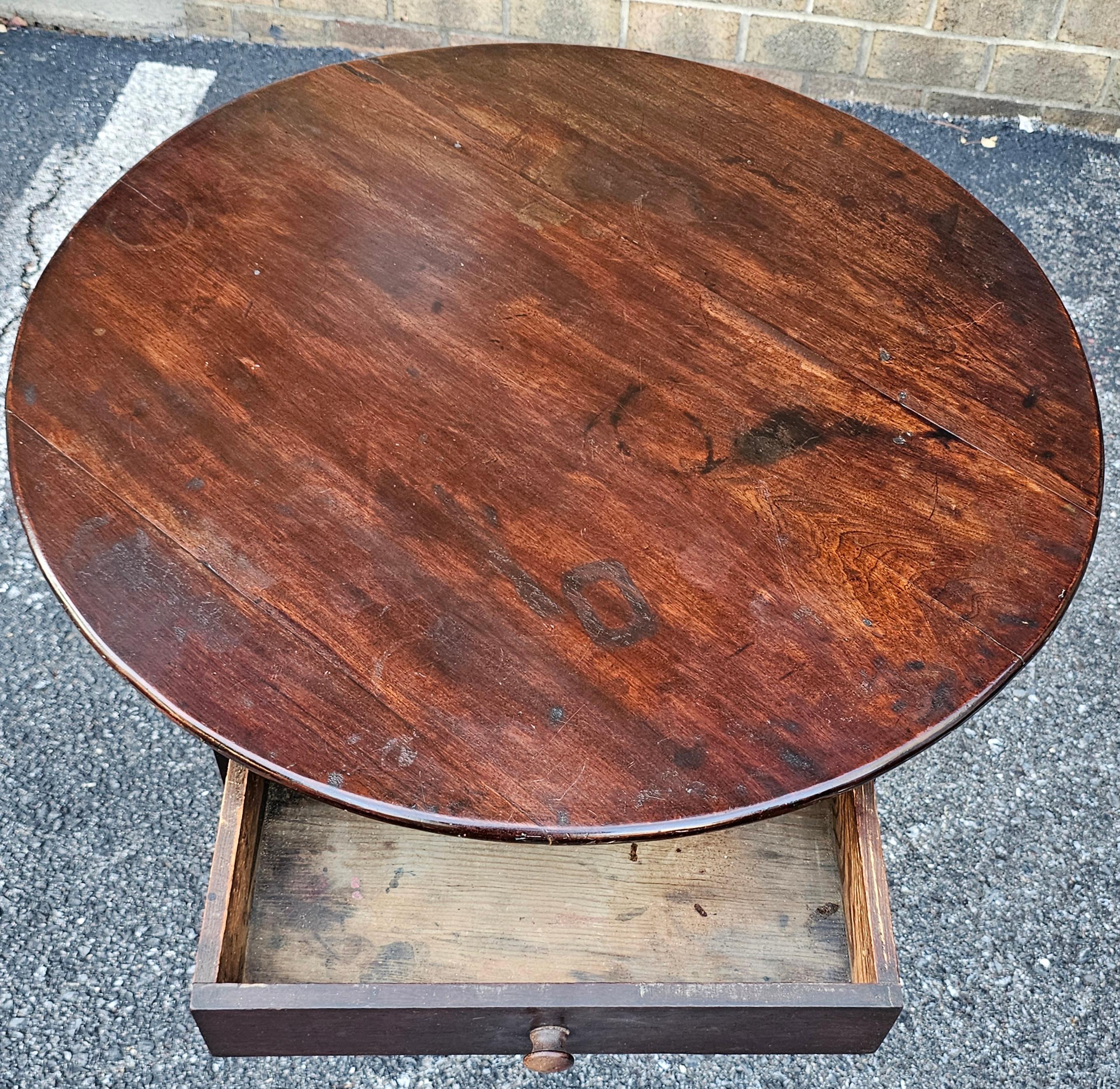 18th Century Early American Stained Mahogany Single Drawer Tavern Table In Good Condition For Sale In Germantown, MD