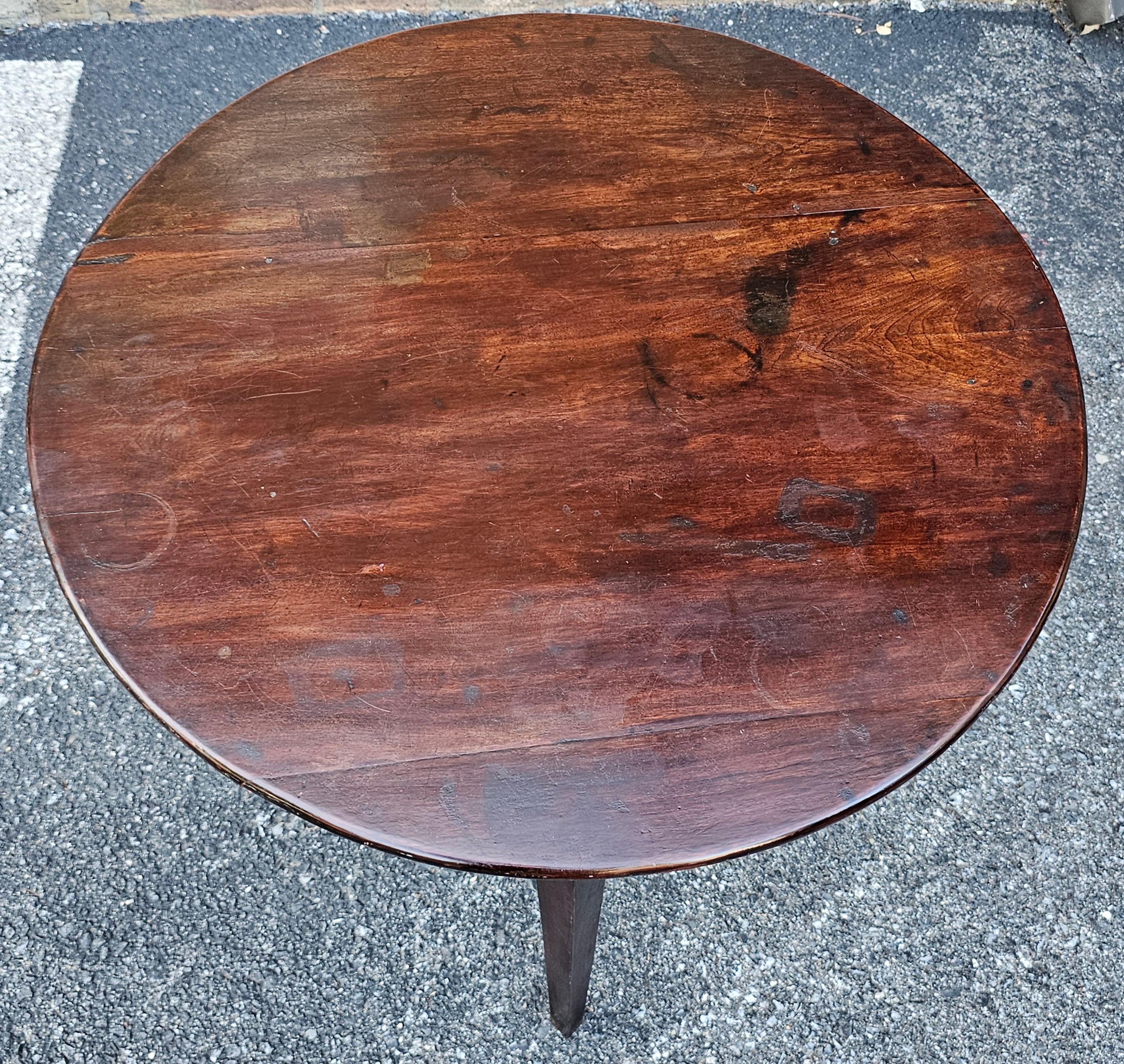 18th Century Early American Stained Mahogany Single Drawer Tavern Table For Sale 4