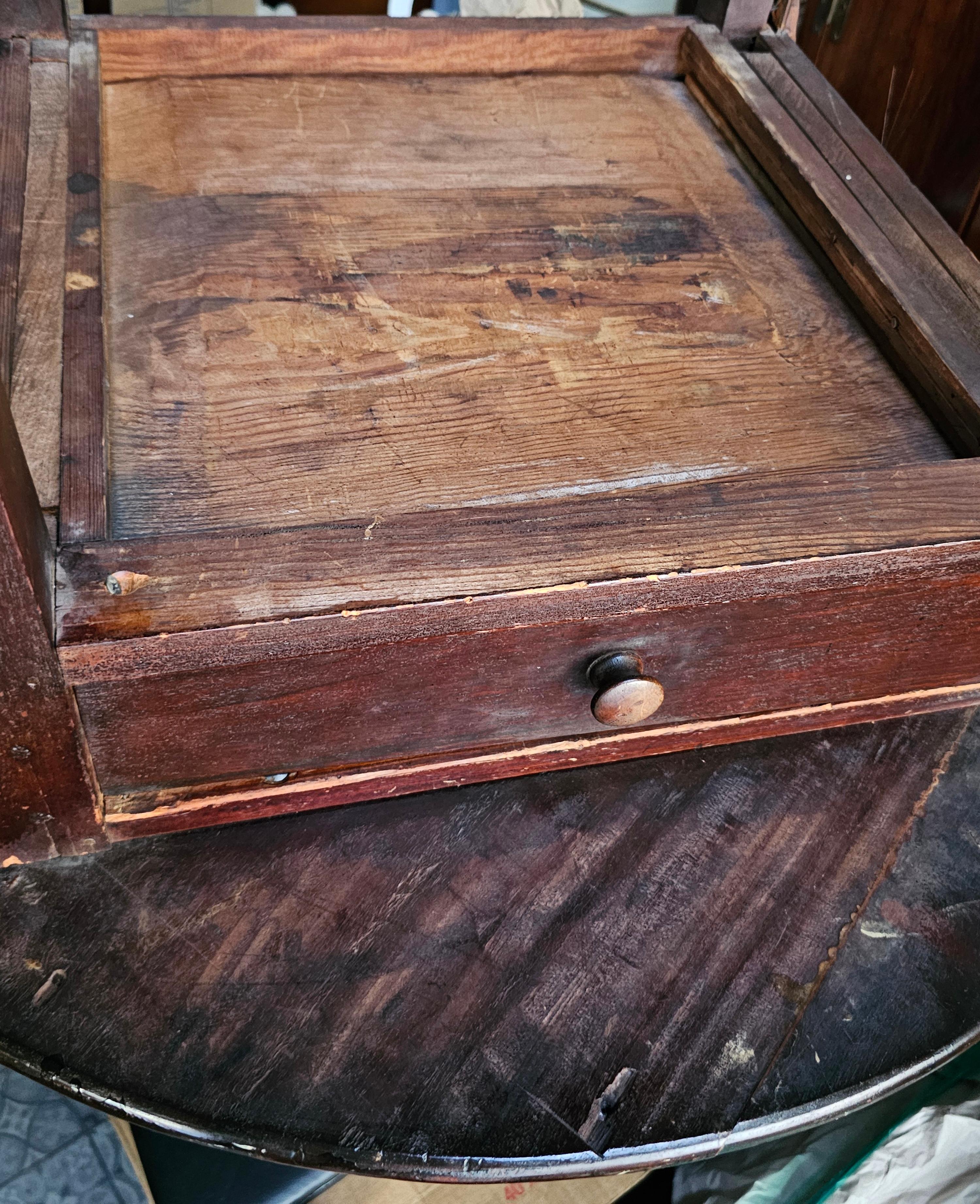 18th Century Early American Stained Mahogany Single Drawer Tavern Table For Sale 5