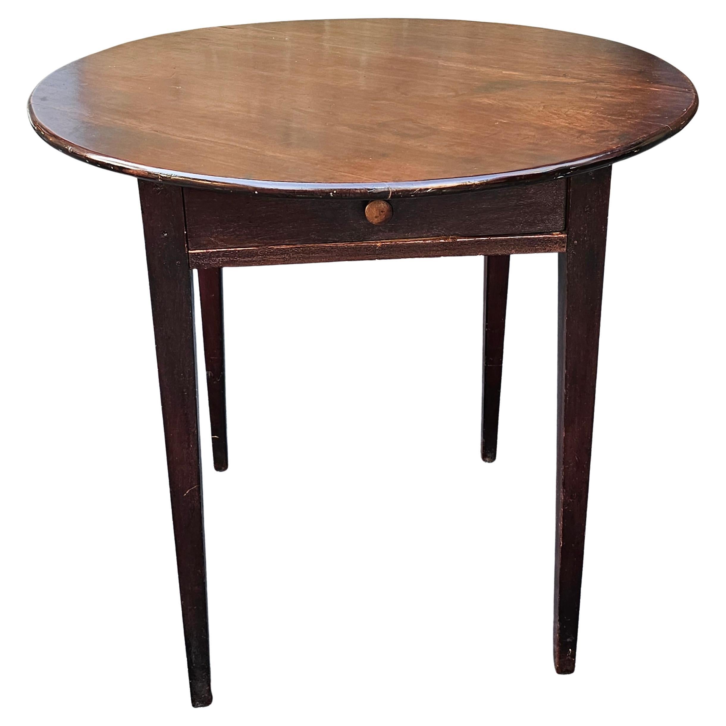 Table de taverne à un tiroir en acajou teinté du XVIIIe siècle du début de l'Amérique
