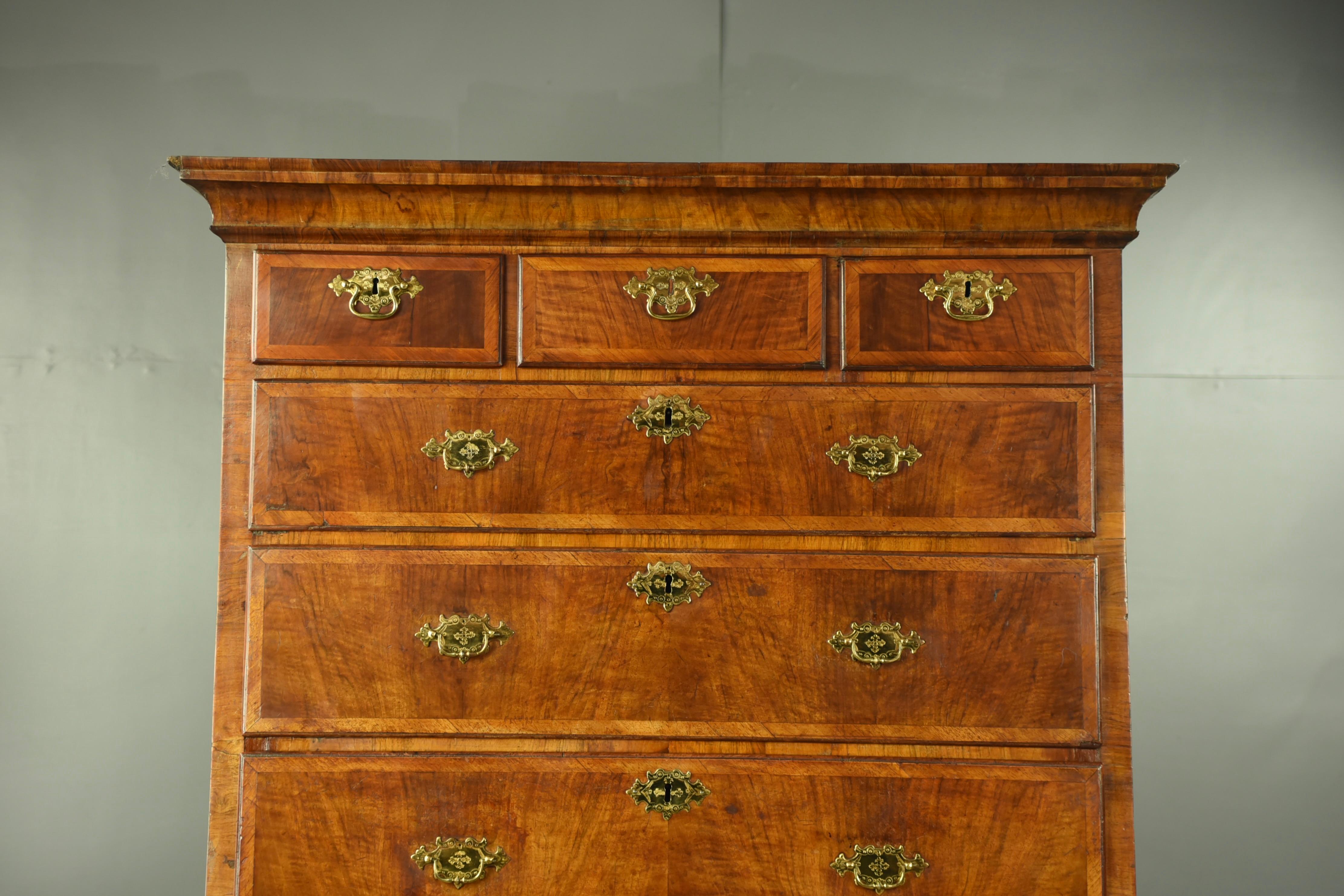 English 18th century early Georgian walnut Chest on chest tall boy circa 1720 For Sale