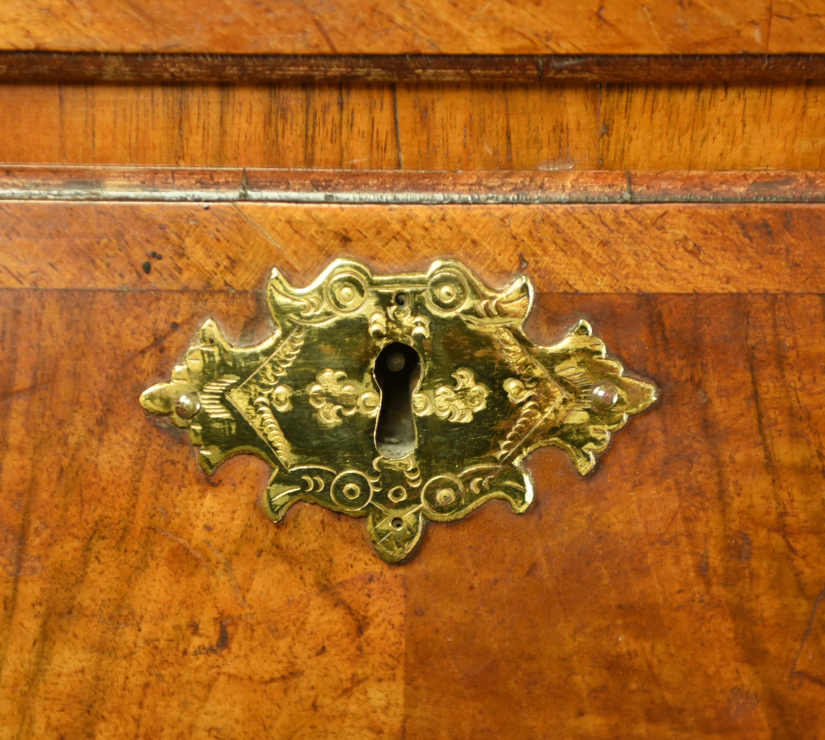18th century early Georgian walnut Chest on chest tall boy circa 1720 In Good Condition For Sale In Chelmsford, GB