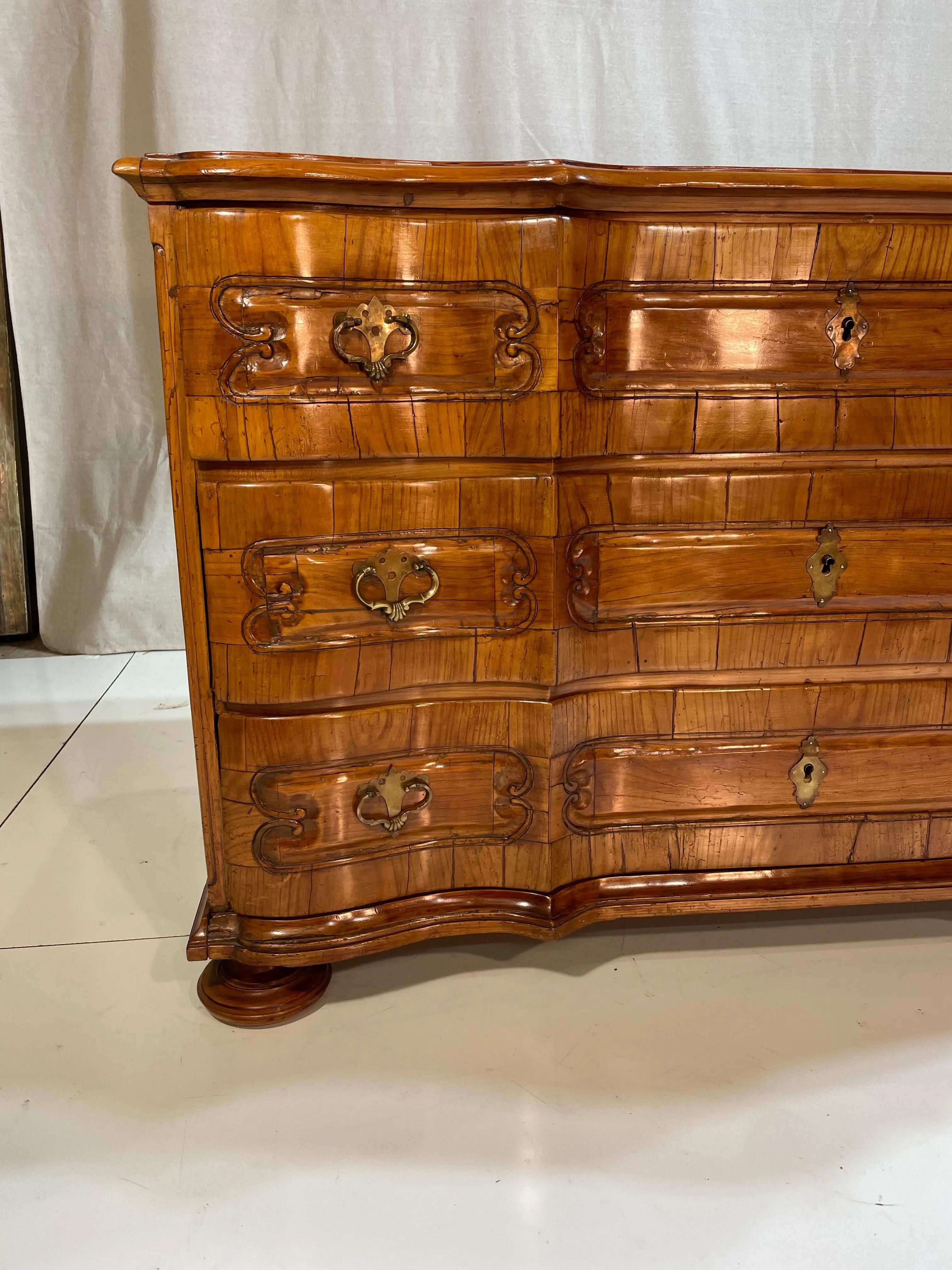 Early Italian commode
Made in the 18th century
Beautiful craftsmanship and details
Key to drawers included